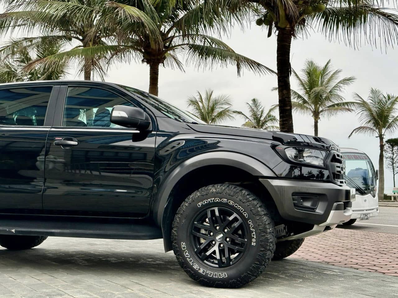 Bán ô tô Ford Ranger Raptor 2.0L 4x4 AT sản xuất 2020, màu đen, nhập khẩu