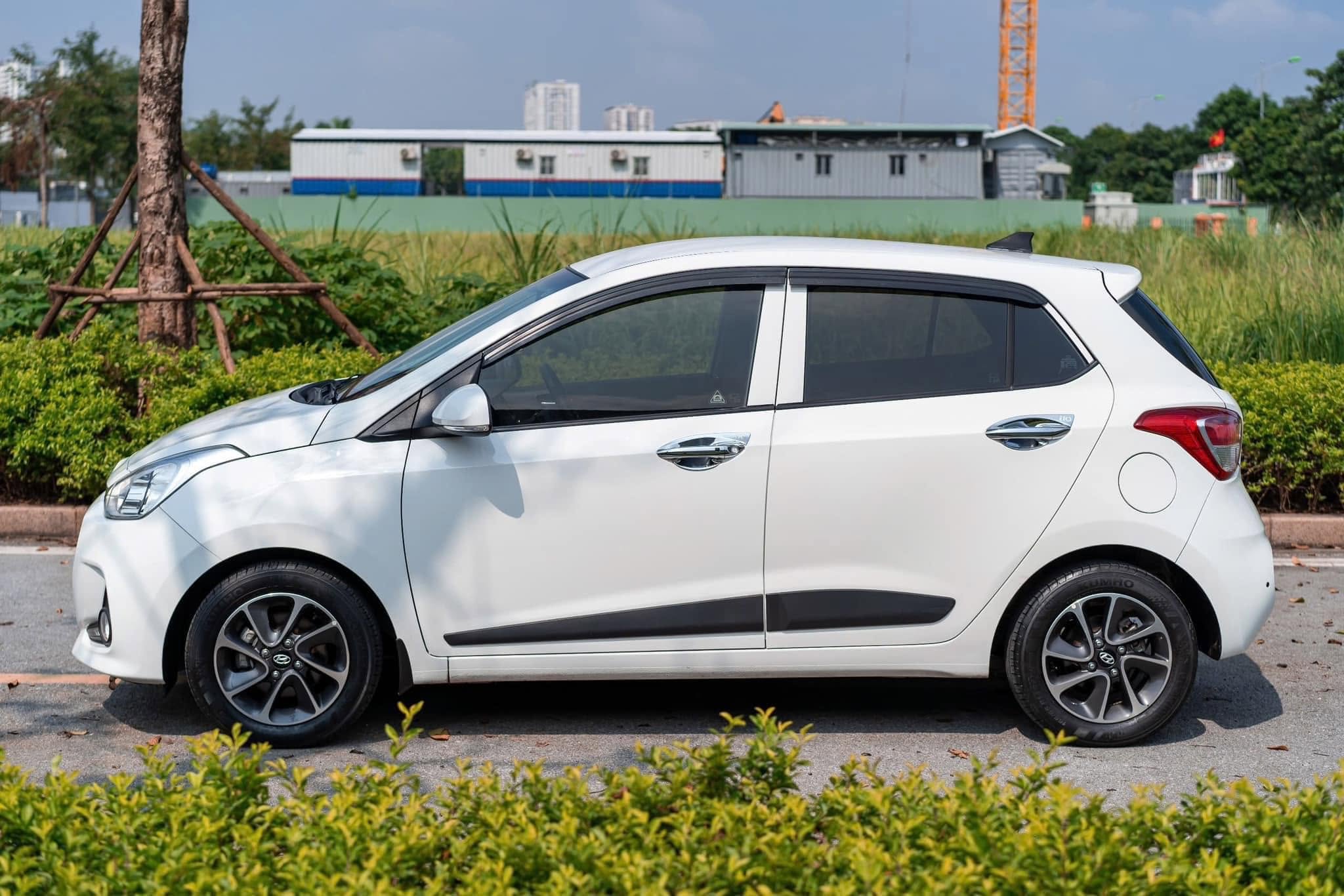 Bán ô tô Hyundai Grand i10 1.2 AT sản xuất năm 2020, màu trắng