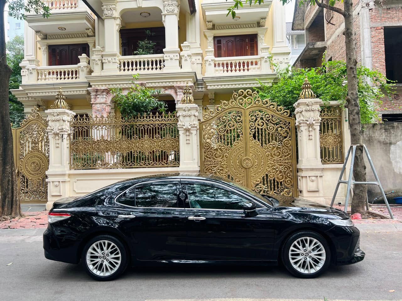 Cần bán Toyota Camry 2.5Q sản xuất 2020, màu đen, xe nhập giá cạnh tranh