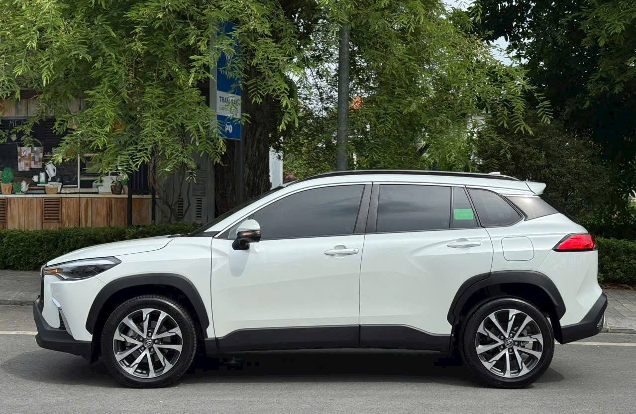 Bán xe Toyota Corolla Cross 1.8V sản xuất năm 2024, màu trắng, nhập khẩu nguyên chiếc