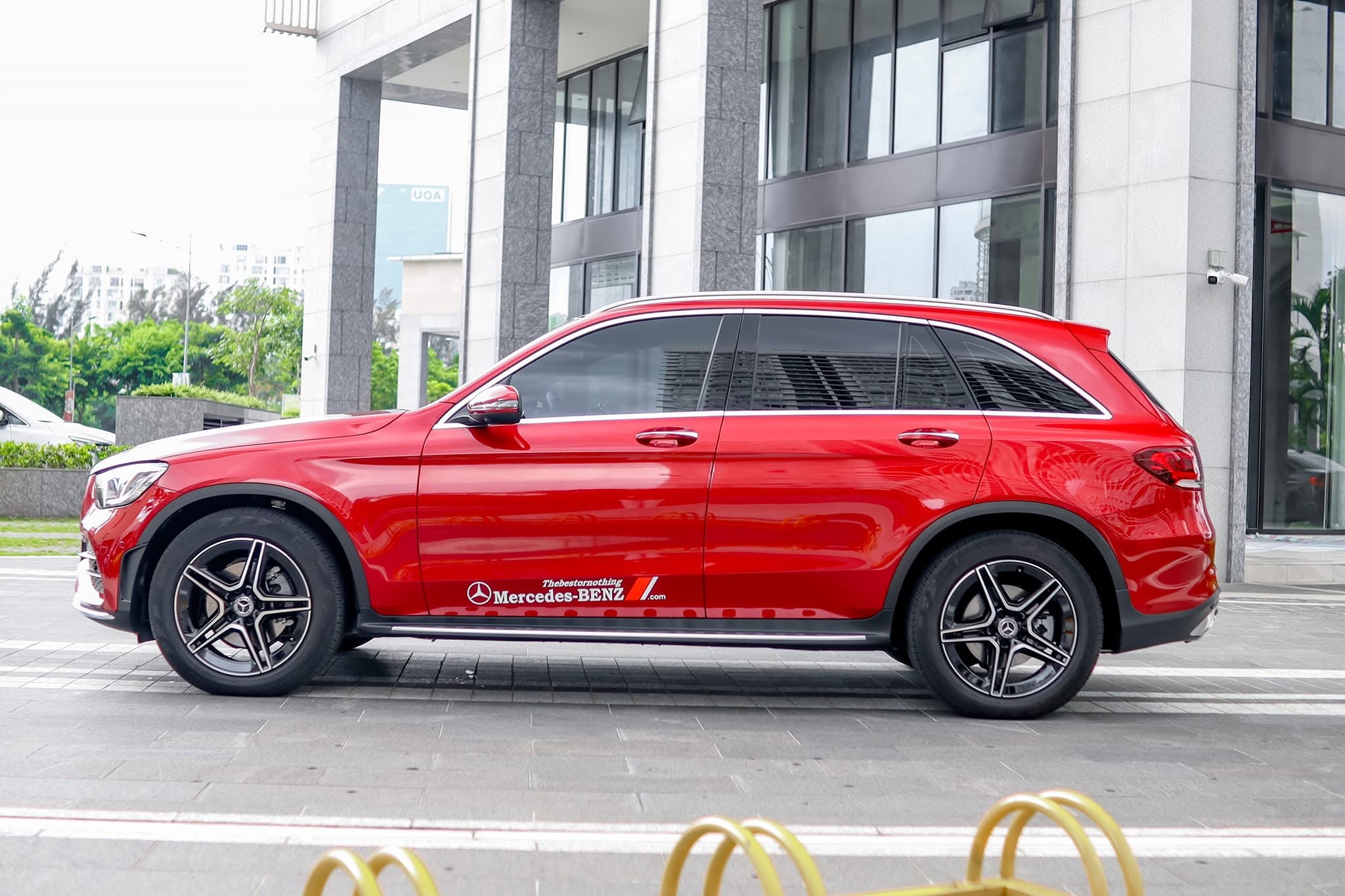 Cần bán xe Mercedes-Benz GLC-Class 300 4Matic năm sản xuất 2022, màu đỏ, giá 1.539tỉ