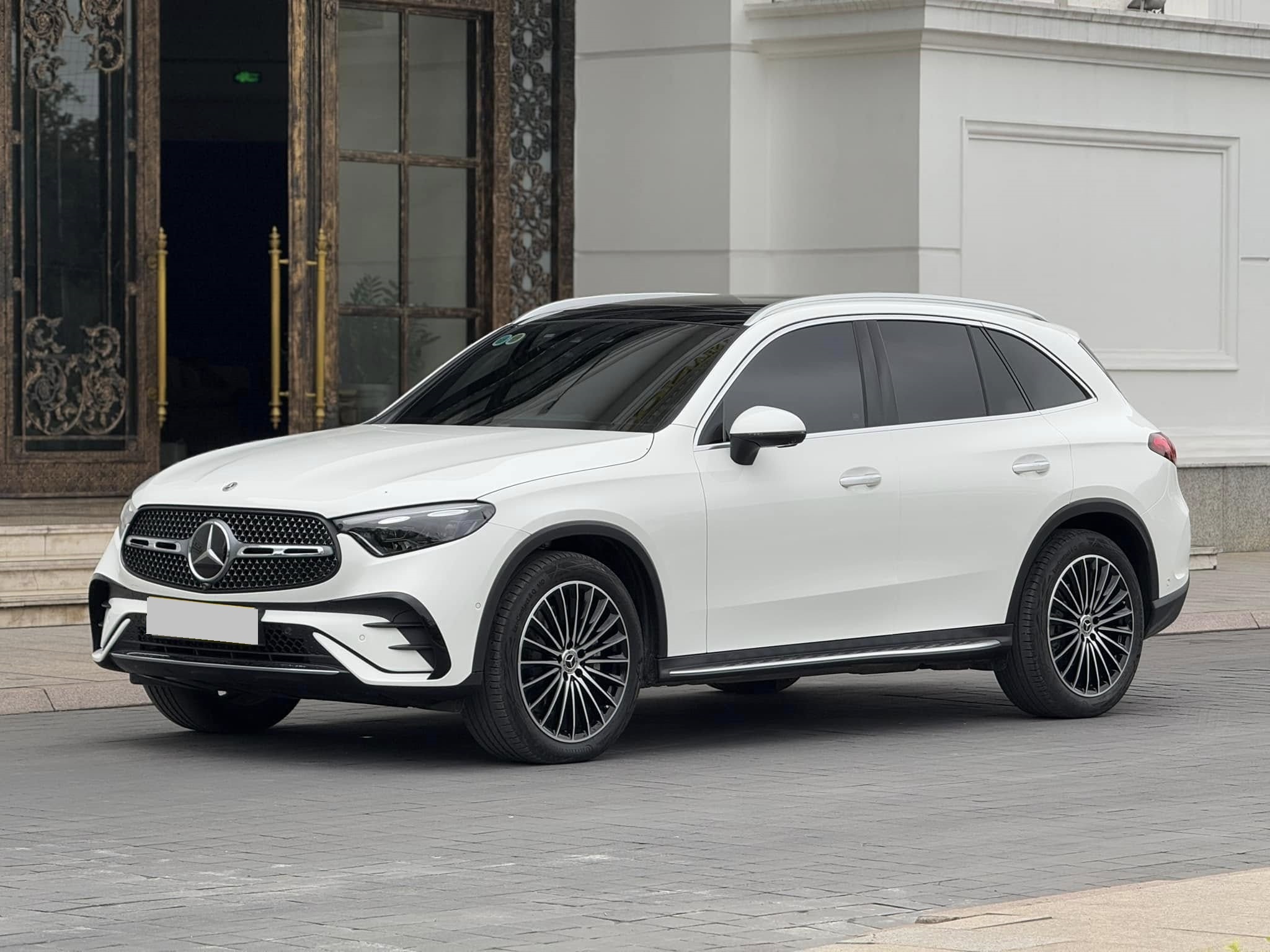 Bán Mercedes-Benz GLC-Class 300 4Matic năm 2024, màu trắng