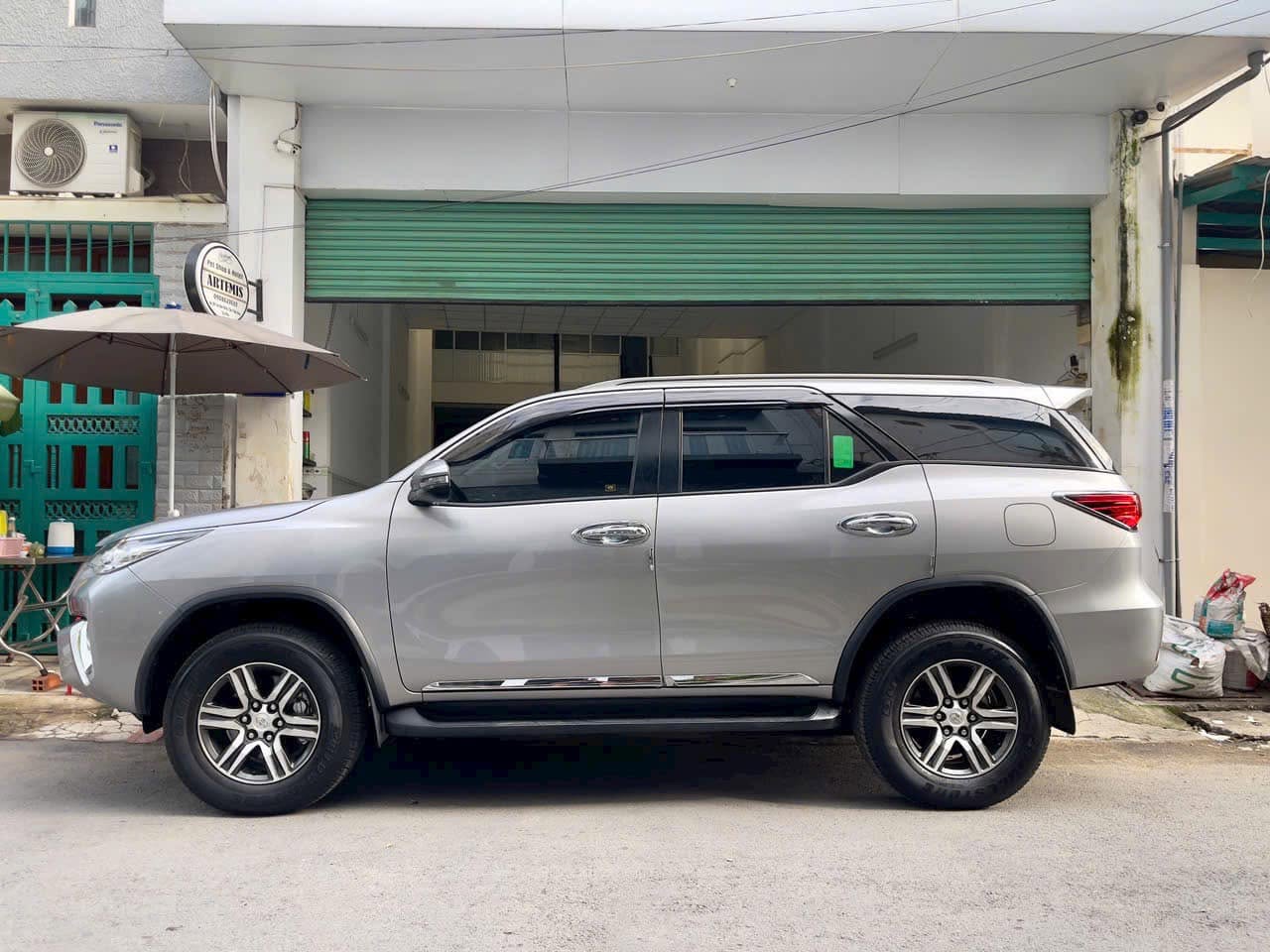 Cần bán xe Toyota Fortuner 2.4G 4x2 AT năm sản xuất 2019, màu bạc, xe nhập giá cạnh tranh