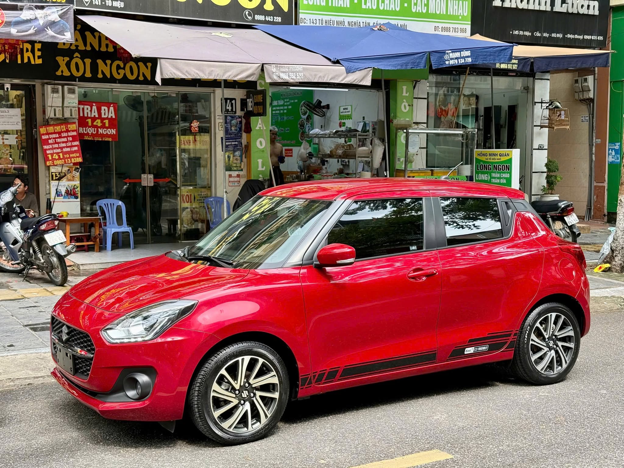 Cần bán Suzuki Swift GLX 1.2 AT sản xuất 2023, màu đỏ, xe nhập giá cạnh tranh