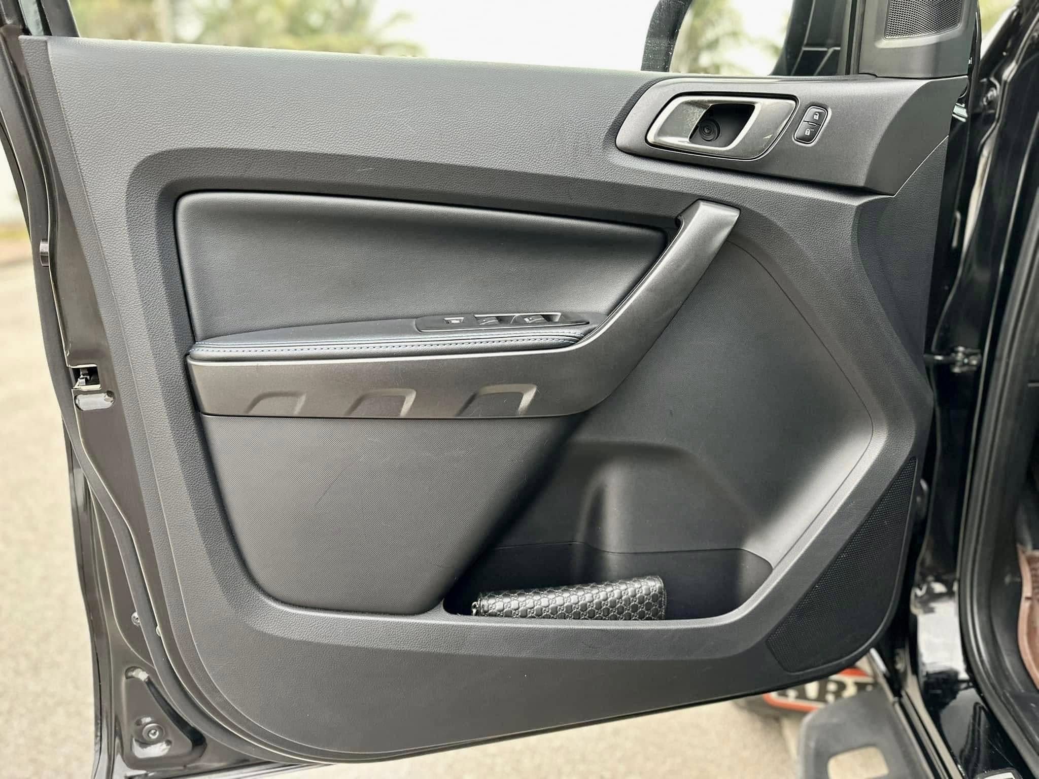 Bán ô tô Ford Ranger Raptor 2.0L 4x4 AT sản xuất 2020, màu đen, nhập khẩu