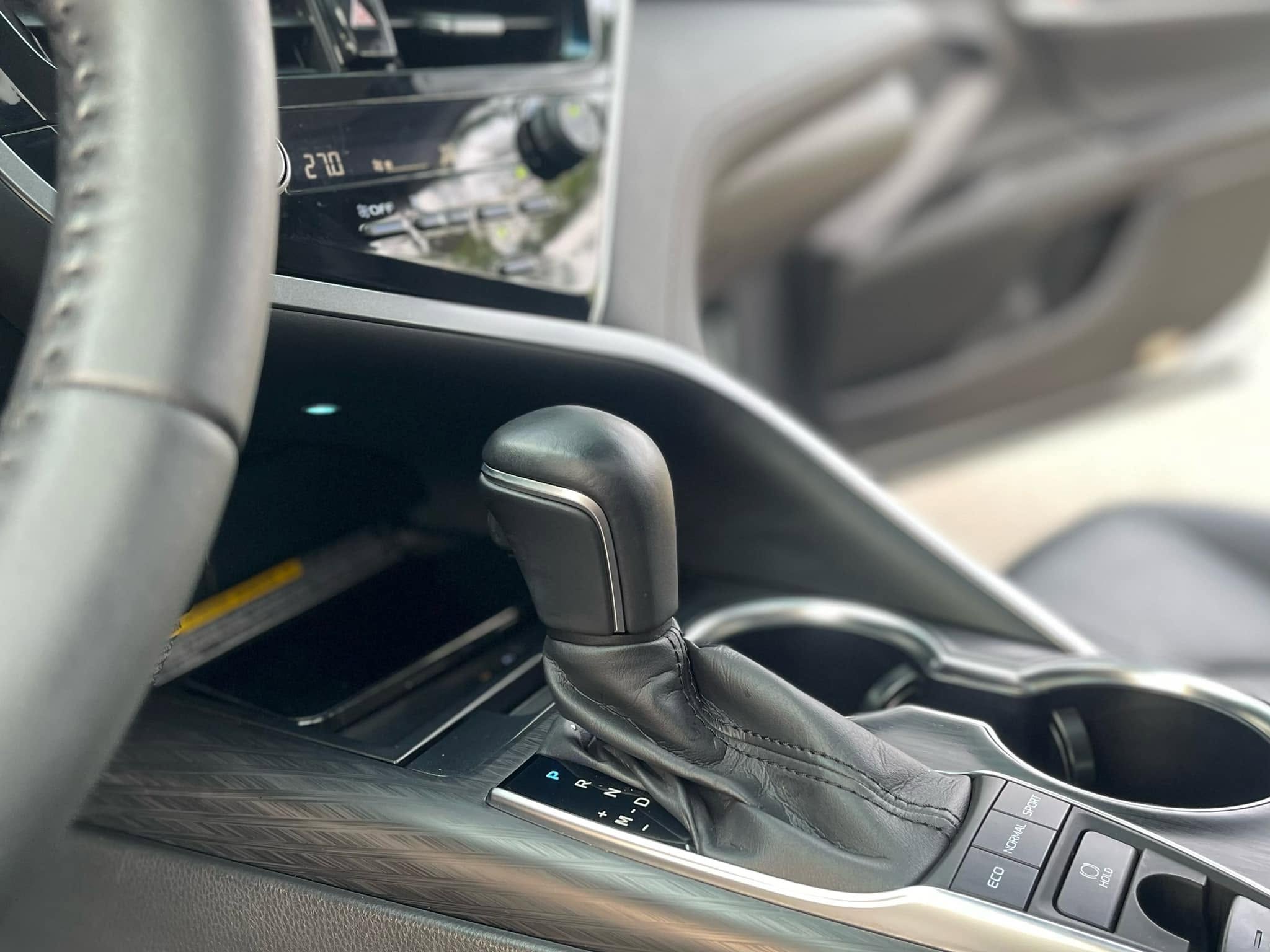 Bán Toyota Camry 2.0Q năm sản xuất 2023, màu trắng, nhập khẩu nguyên chiếc
