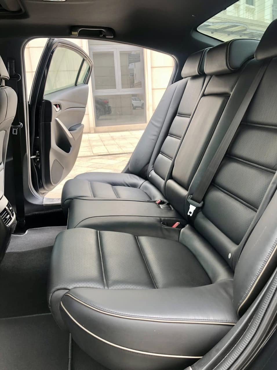 Cần bán Mazda Mazda 6 Premium 2.5 AT năm sản xuất 2019, màu đen