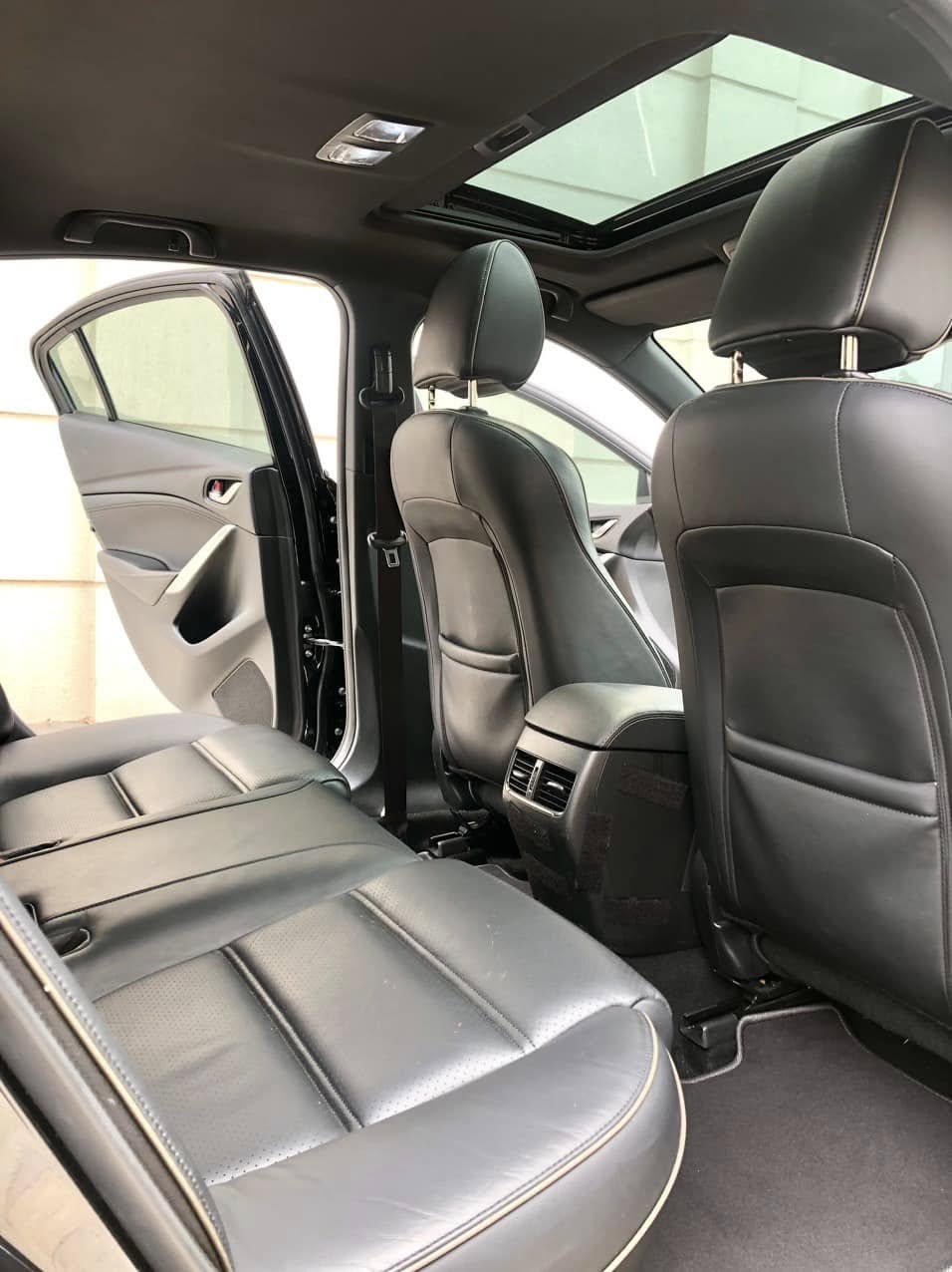 Cần bán Mazda Mazda 6 Premium 2.5 AT năm sản xuất 2019, màu đen