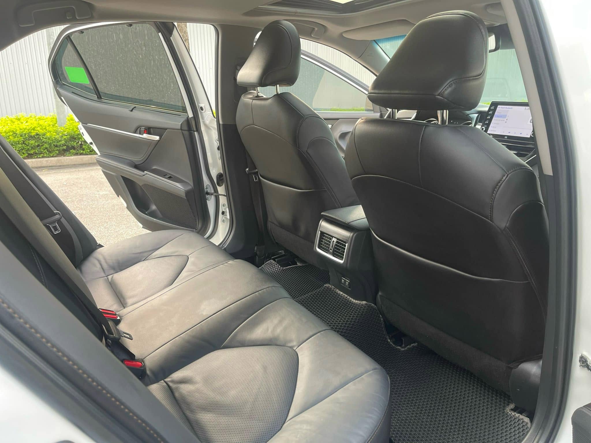 Bán Toyota Camry 2.0Q năm sản xuất 2023, màu trắng, nhập khẩu nguyên chiếc