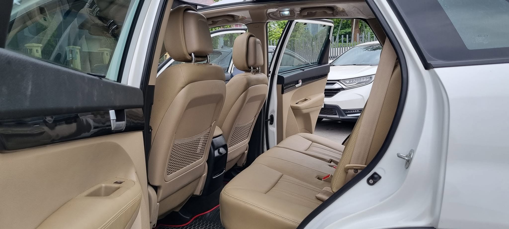 Cần bán xe Kia Sorento DATH Full máy dầu năm sản xuất 2019, màu trắng, giá chỉ 590 triệu