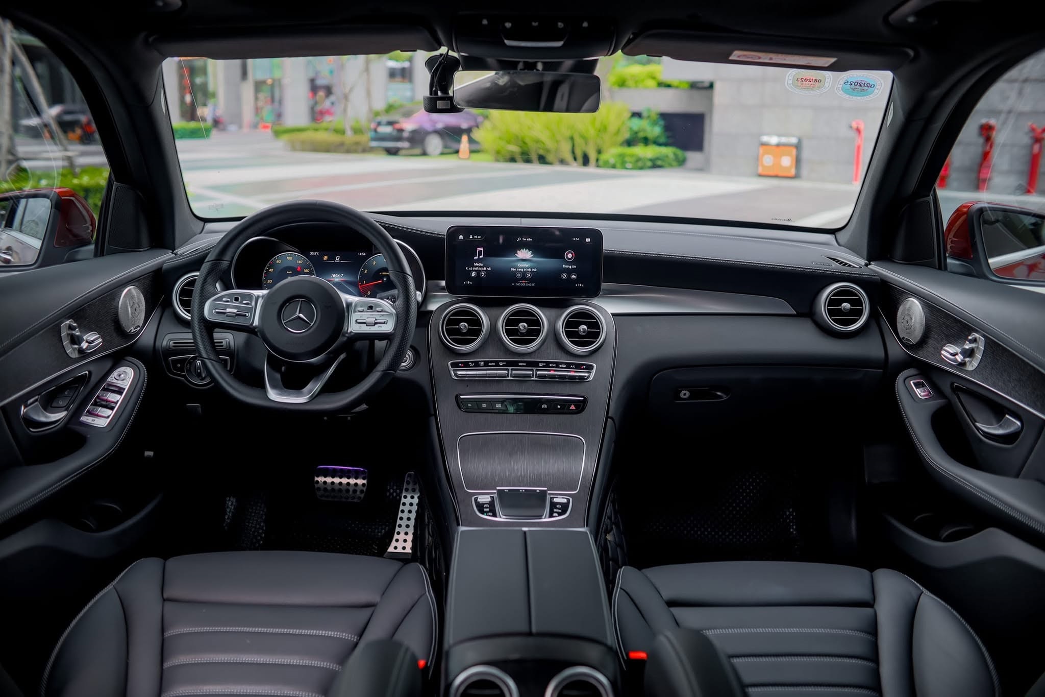 Cần bán xe Mercedes-Benz GLC-Class 300 4Matic năm sản xuất 2022, màu đỏ, giá 1.539tỉ