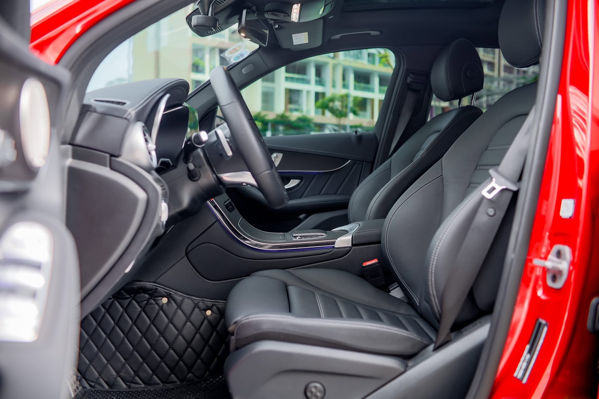 Cần bán xe Mercedes-Benz GLC-Class 300 4Matic năm sản xuất 2022, màu đỏ, giá 1.539tỉ