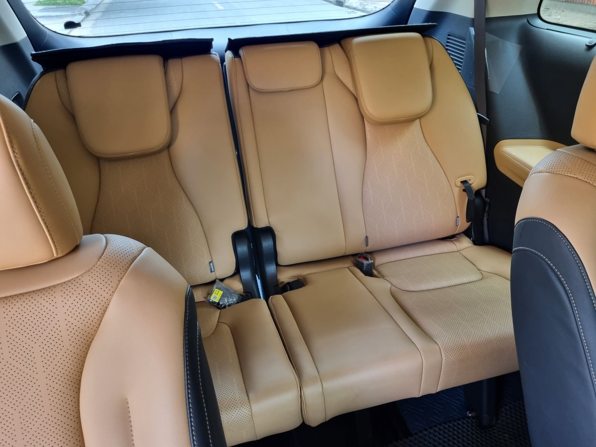 Cần bán Kia Carnival Premium 2.2D 8S năm sản xuất 2023, màu đỏ, giá chỉ 999 triệu