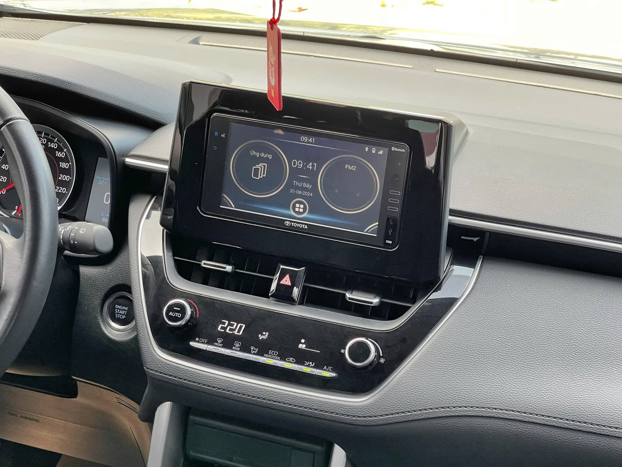 Bán ô tô Toyota Corolla Cross 1.8G sản xuất 2021, màu xanh lam, nhập khẩu nguyên chiếc, giá 610tr