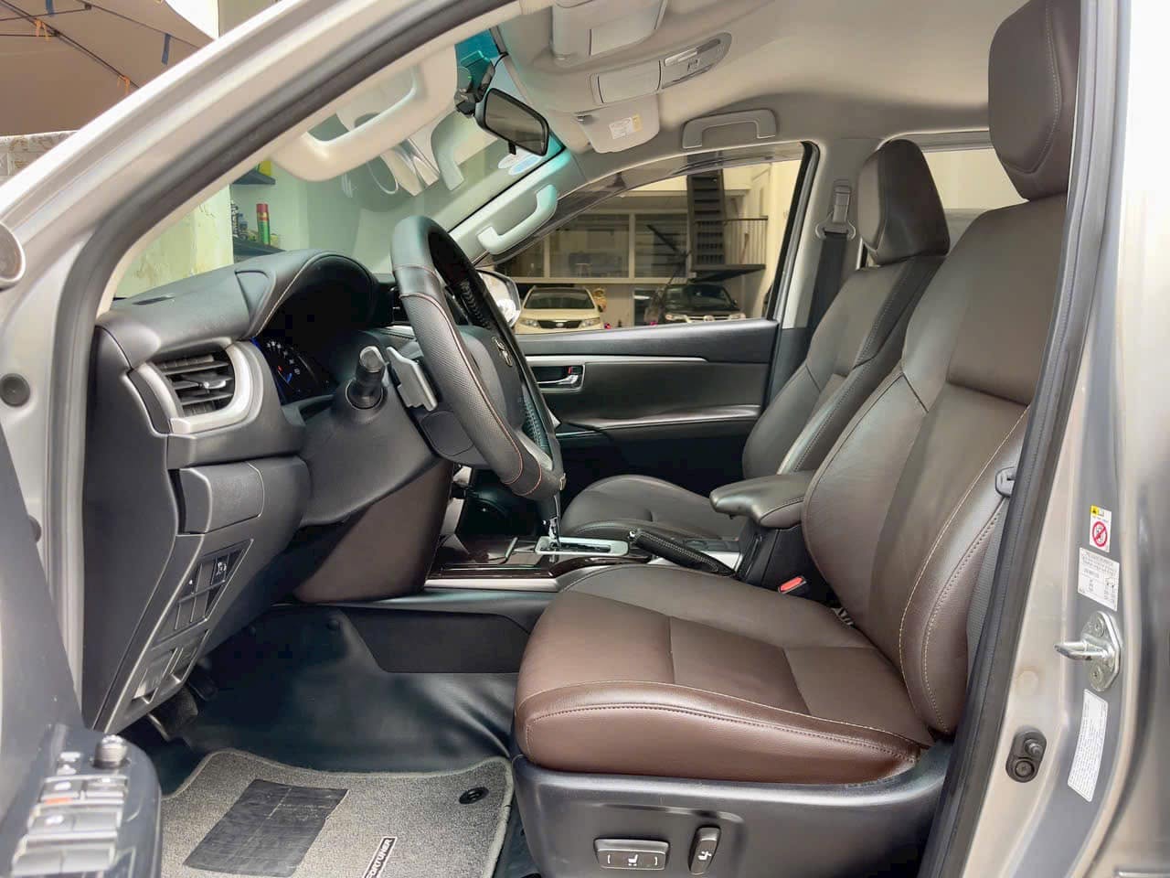 Cần bán xe Toyota Fortuner 2.4G 4x2 AT năm sản xuất 2019, màu bạc, xe nhập giá cạnh tranh