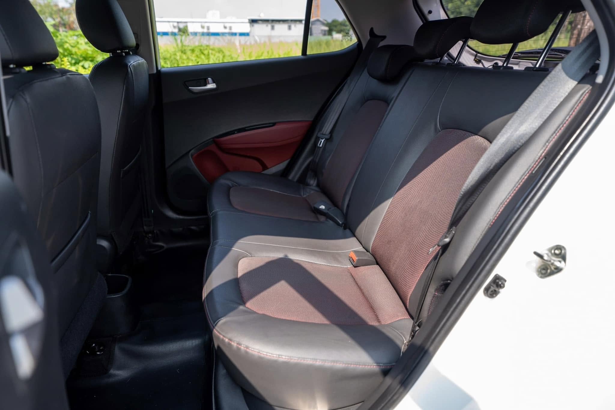 Bán ô tô Hyundai Grand i10 1.2 AT sản xuất năm 2020, màu trắng