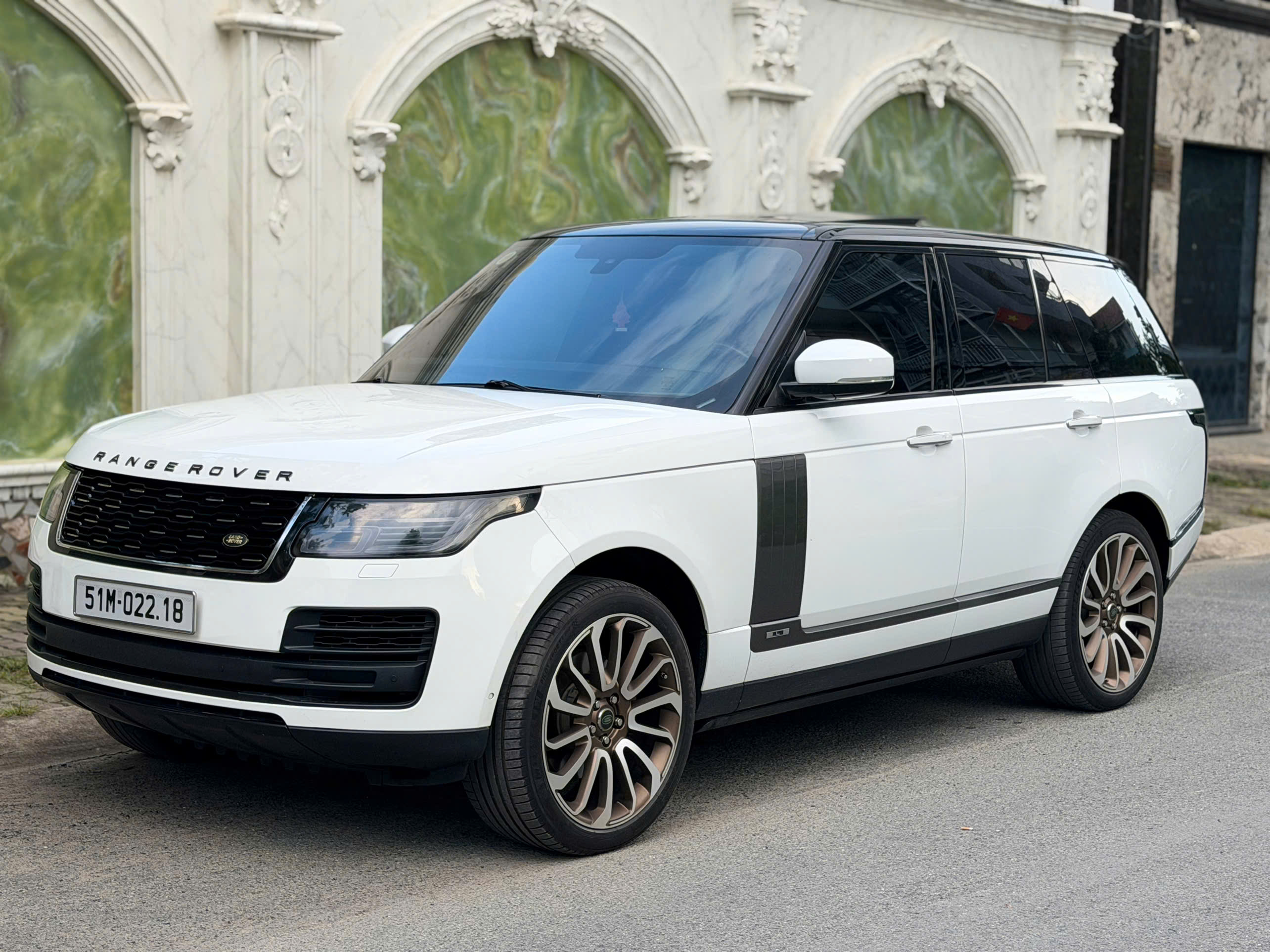 Bán LandRover Range Rover HSE LWB 3.0 sản xuất 2014, màu trắng, giá 1.599tỉ