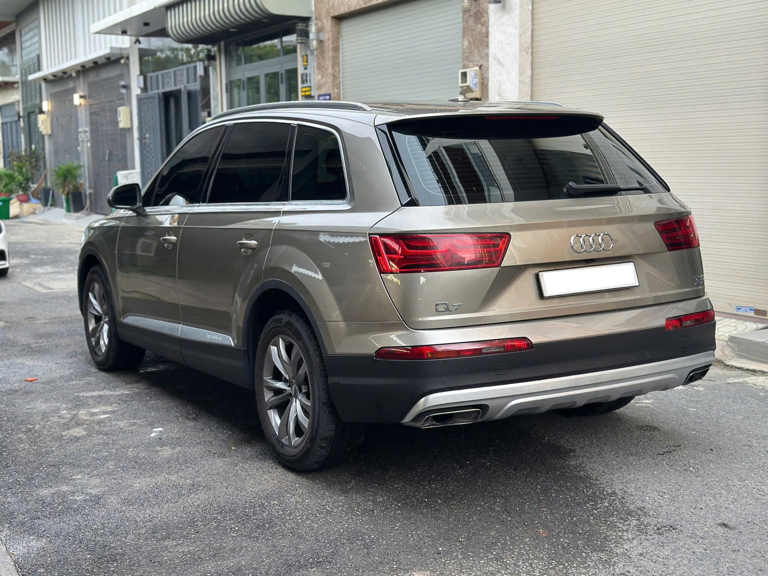 Cần bán xe Audi Q7 2.0 AT sản xuất 2017, màu xám, xe nhập