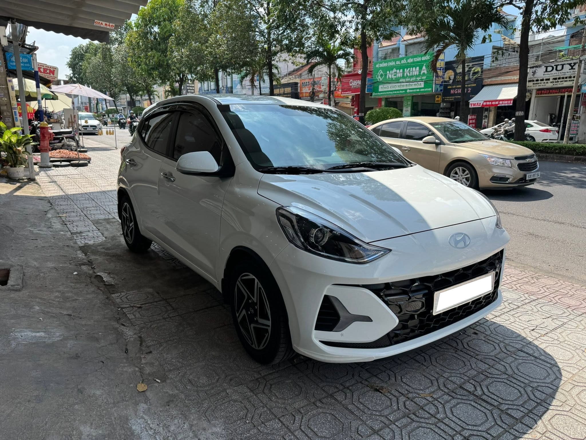 Bán Hyundai i10 1.2 AT năm sản xuất 2025, màu trắng, giá chỉ 399 triệu