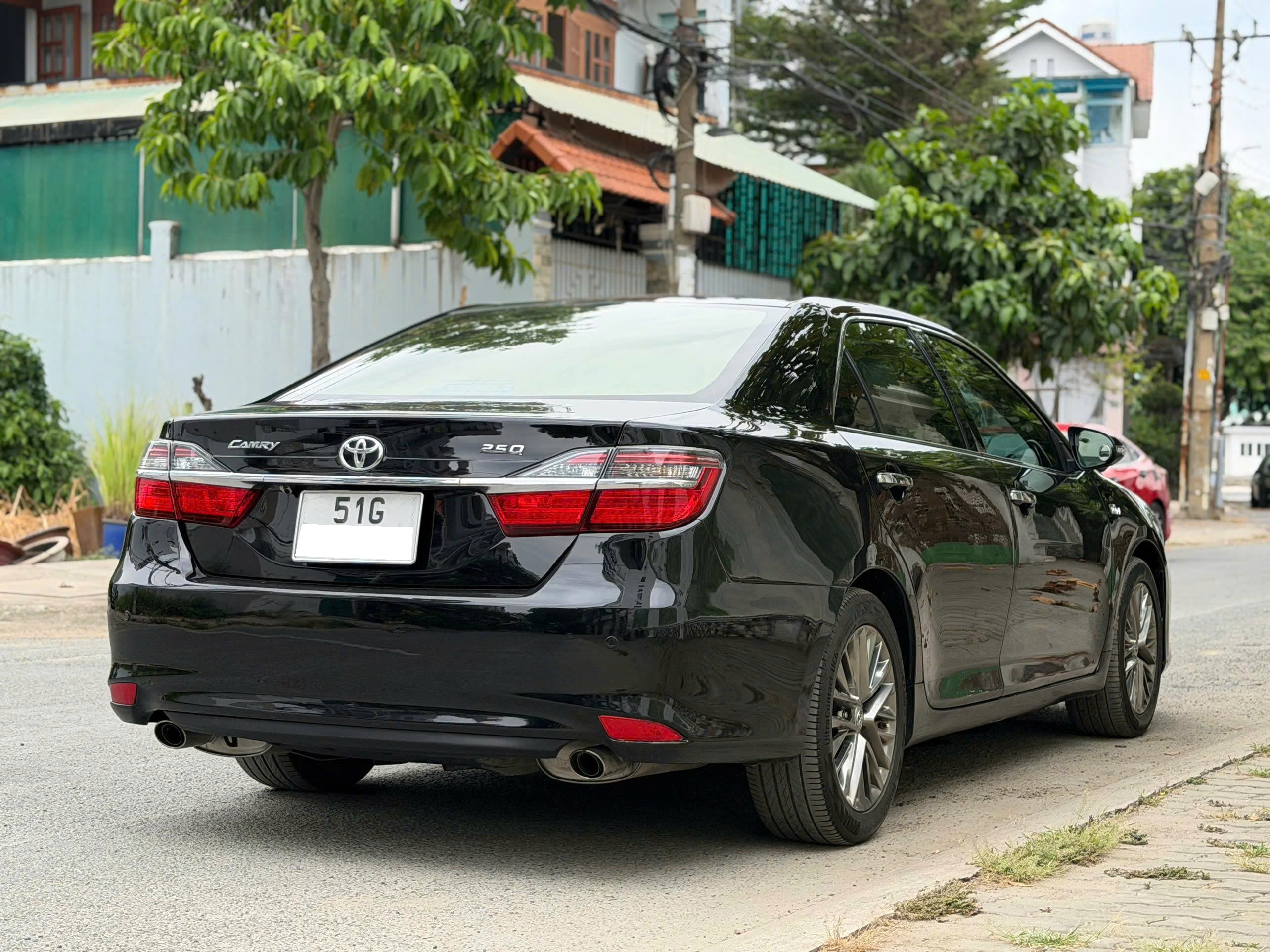 Bán xe Toyota Camry 2.5Q năm sản xuất 2017, màu đen