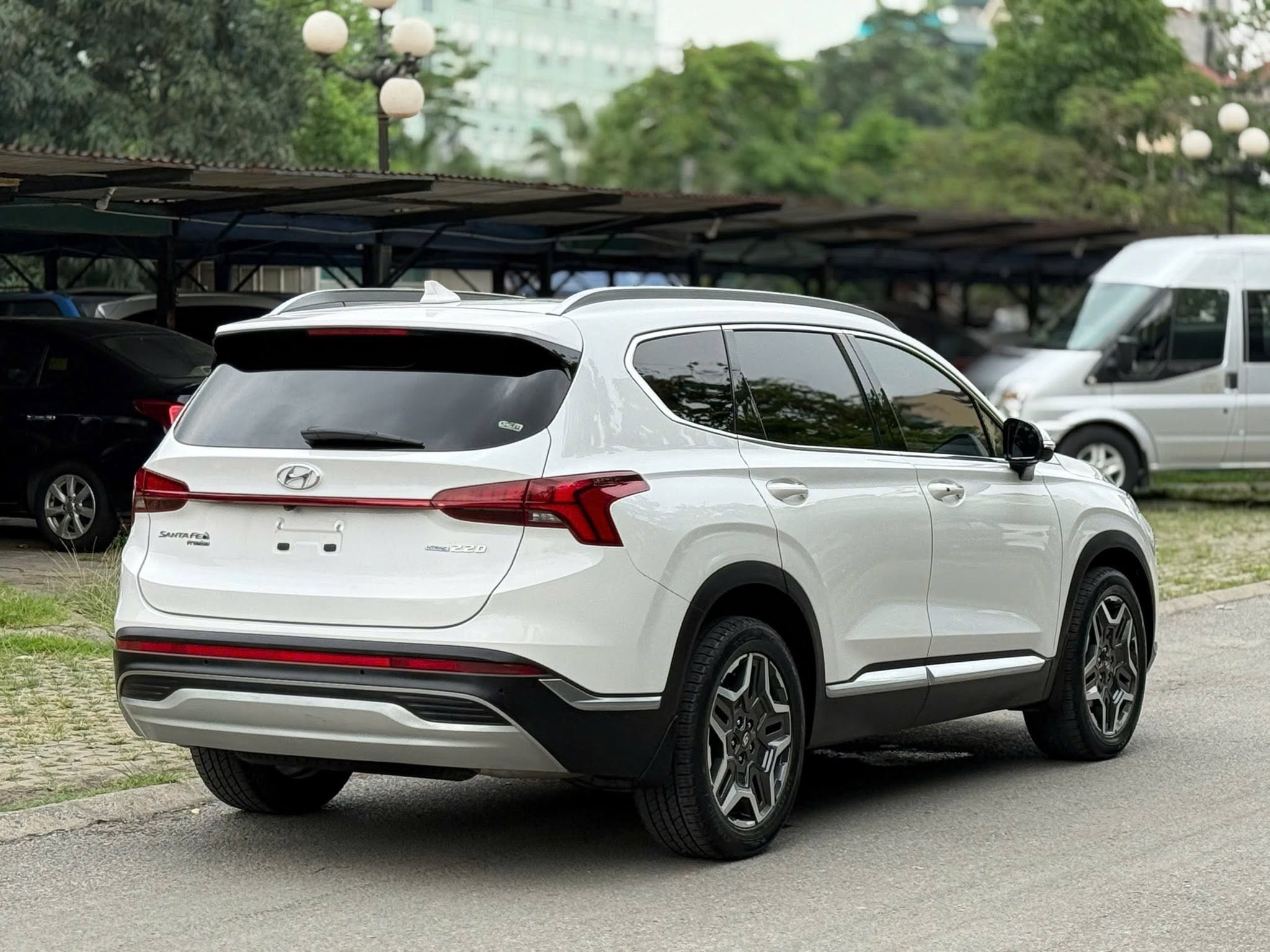Bán ô tô Hyundai Santa Fe Cao Cấp 2.2L HTRAC sản xuất năm 2023, màu trắng