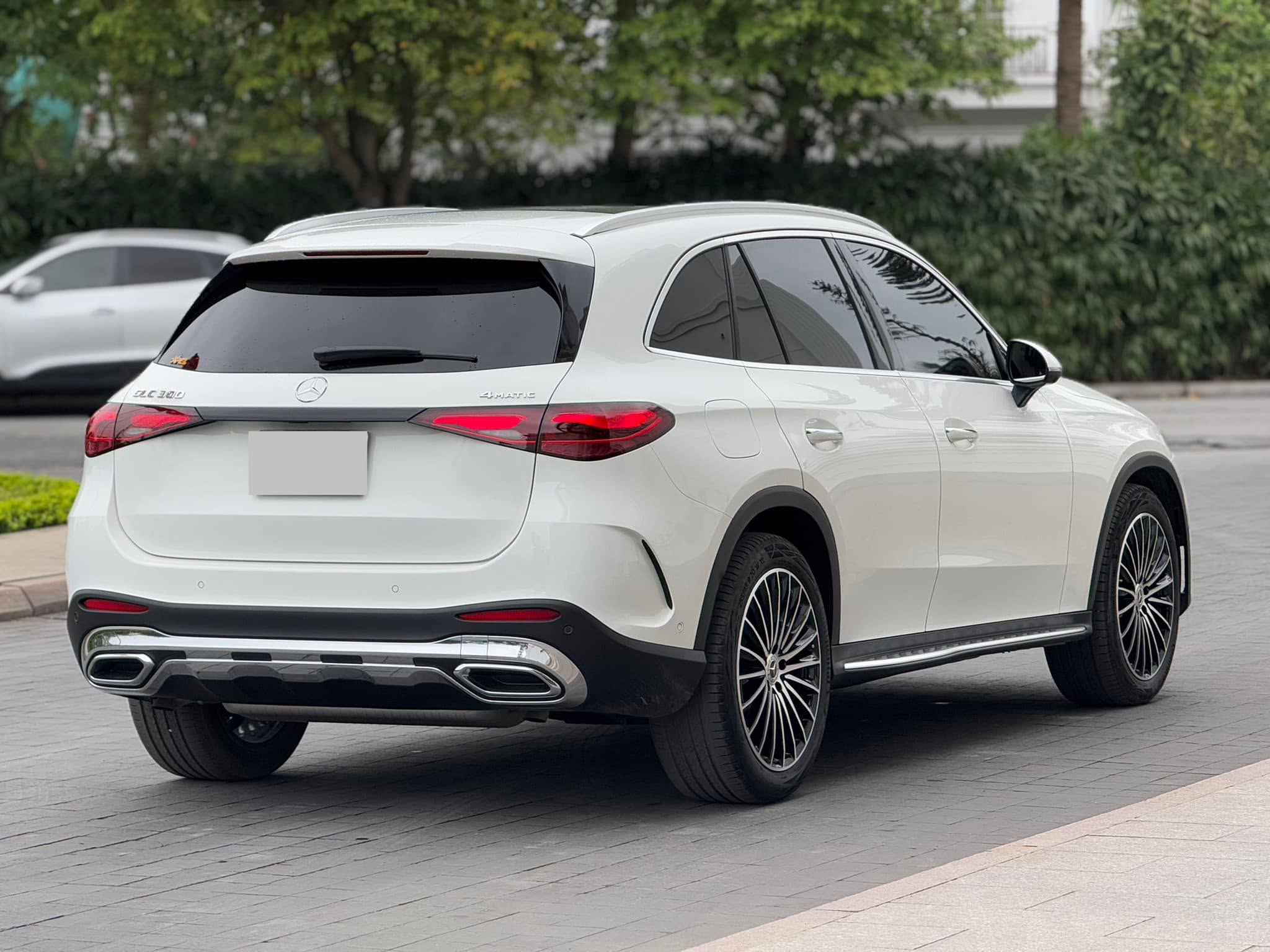 Bán Mercedes-Benz GLC-Class 300 4Matic năm 2024, màu trắng