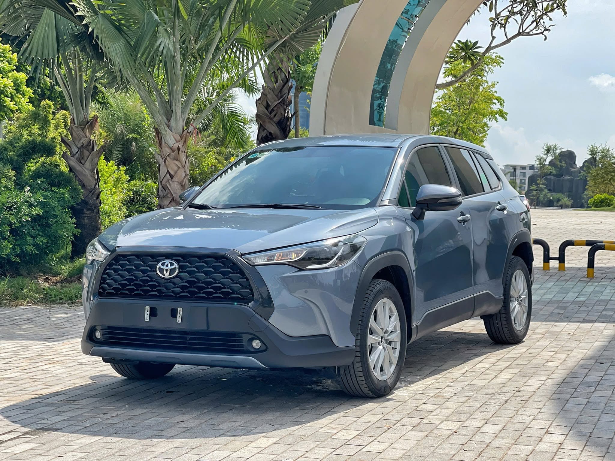 Bán ô tô Toyota Corolla Cross 1.8G sản xuất 2021, màu xanh lam, nhập khẩu nguyên chiếc, giá 610tr