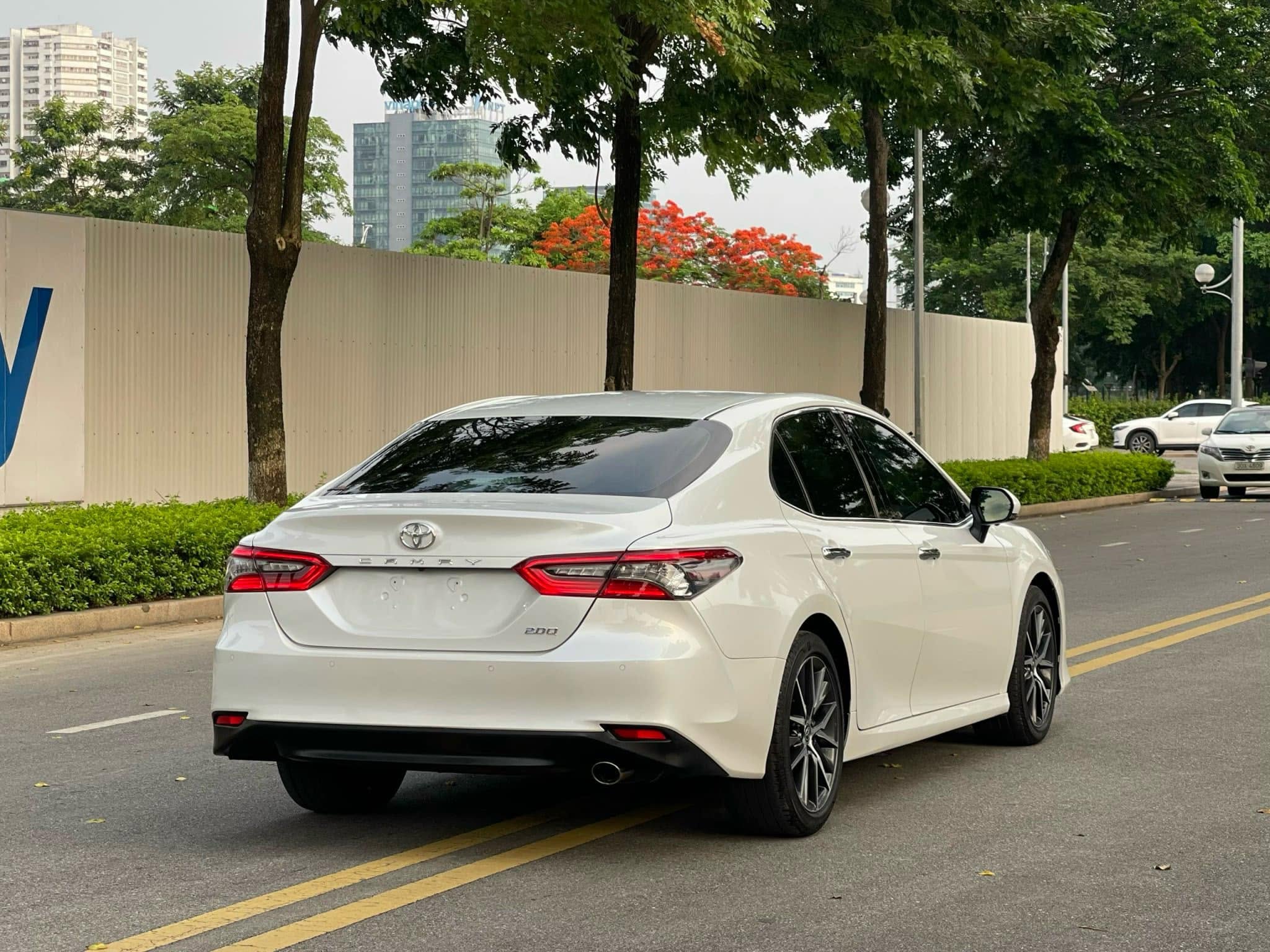 Bán Toyota Camry 2.0Q năm sản xuất 2023, màu trắng, nhập khẩu nguyên chiếc