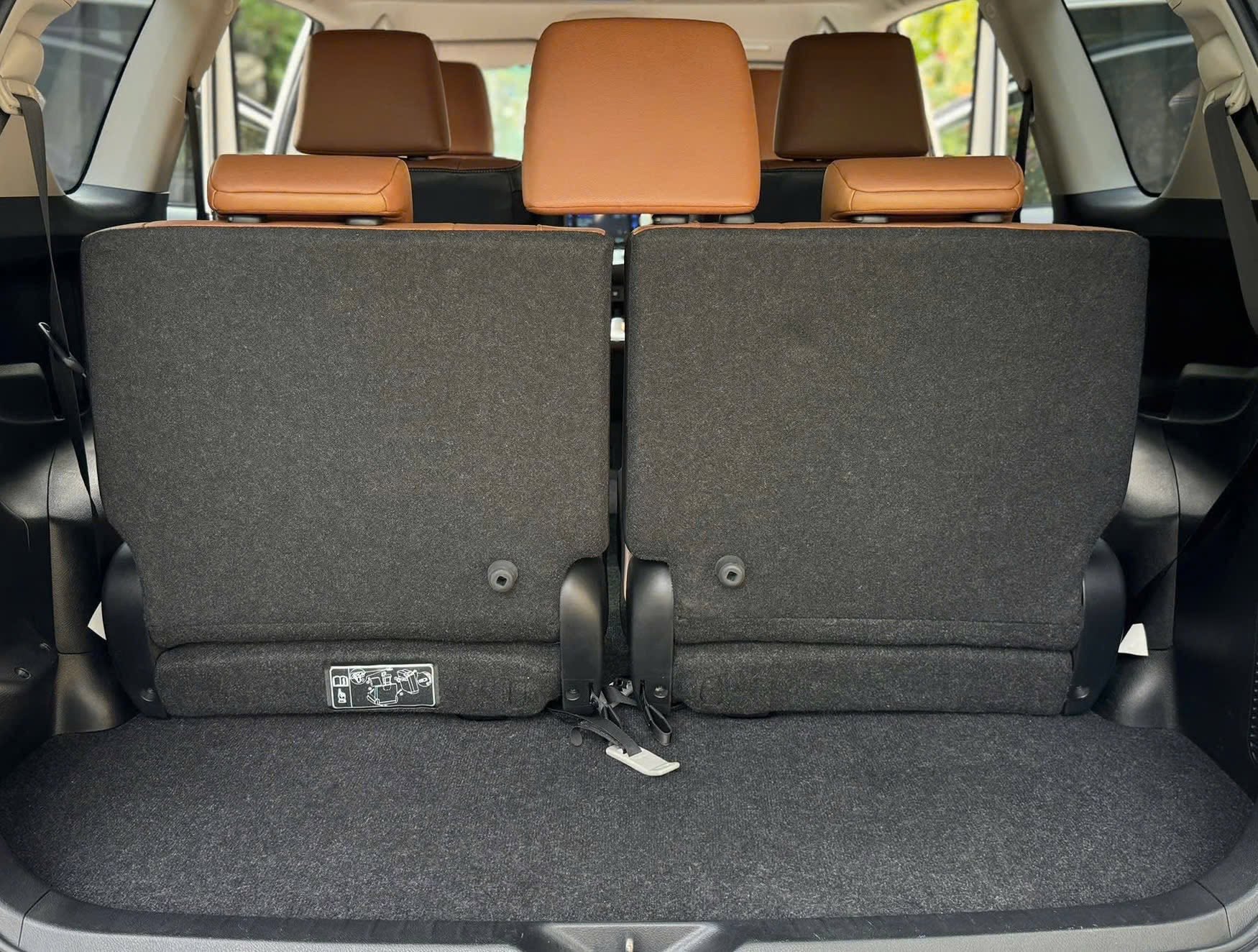 Cần bán Toyota Innova 2.0V năm 2019, màu đồng