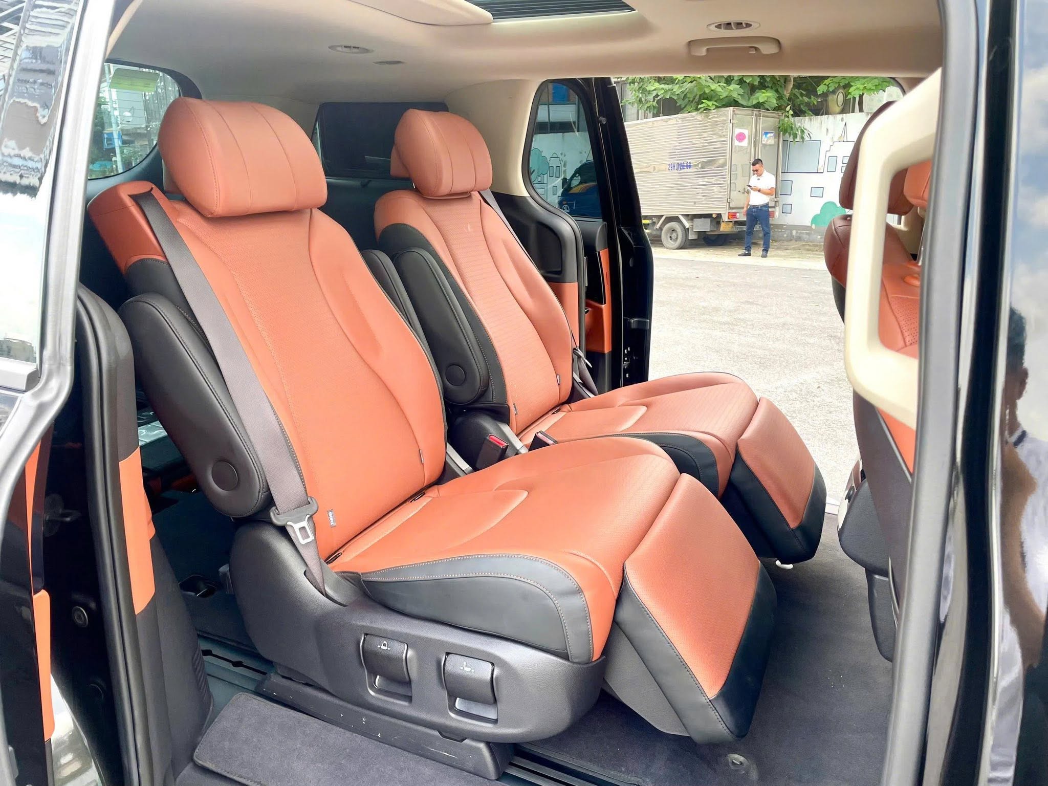 Cần bán xe Kia Carnival Signature 2.2D Full dầu sản xuất 2024, màu đen