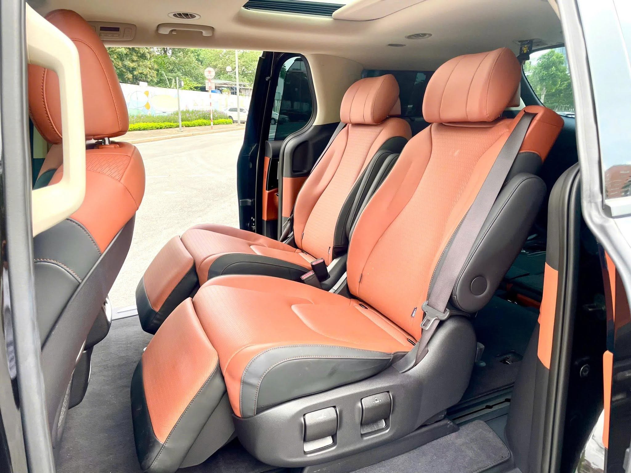 Cần bán xe Kia Carnival Signature 2.2D Full dầu sản xuất 2024, màu đen