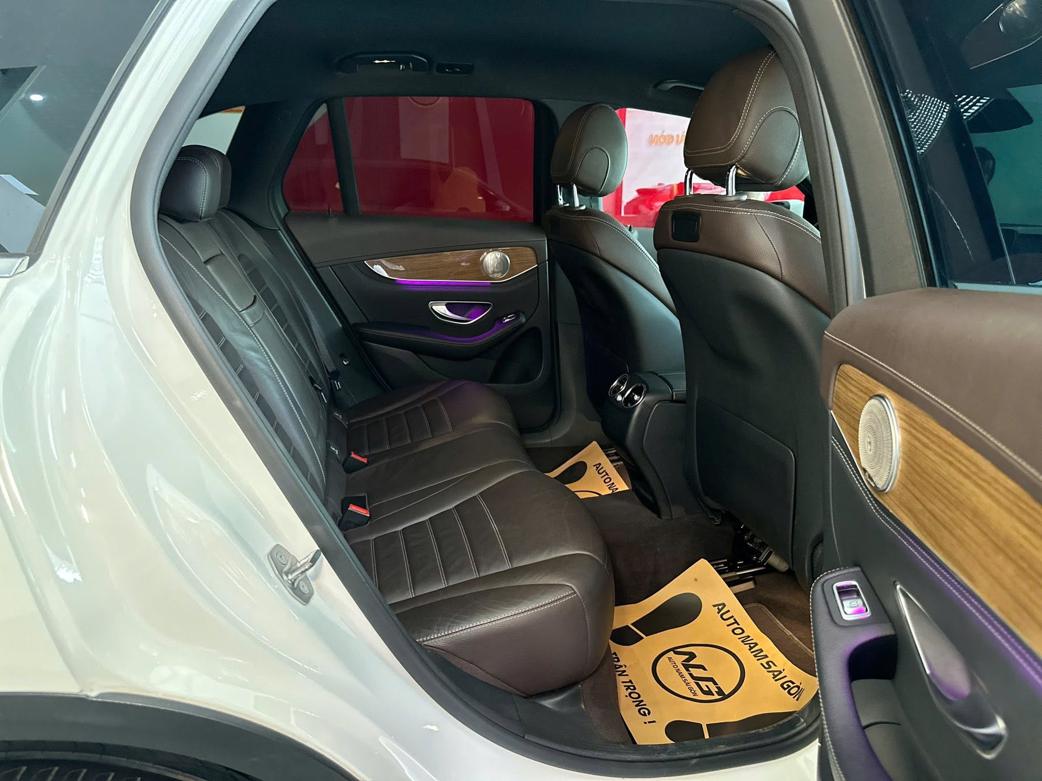 Bán Mercedes-Benz GLC-Class 250 4Matic năm sản xuất 2018, màu trắng