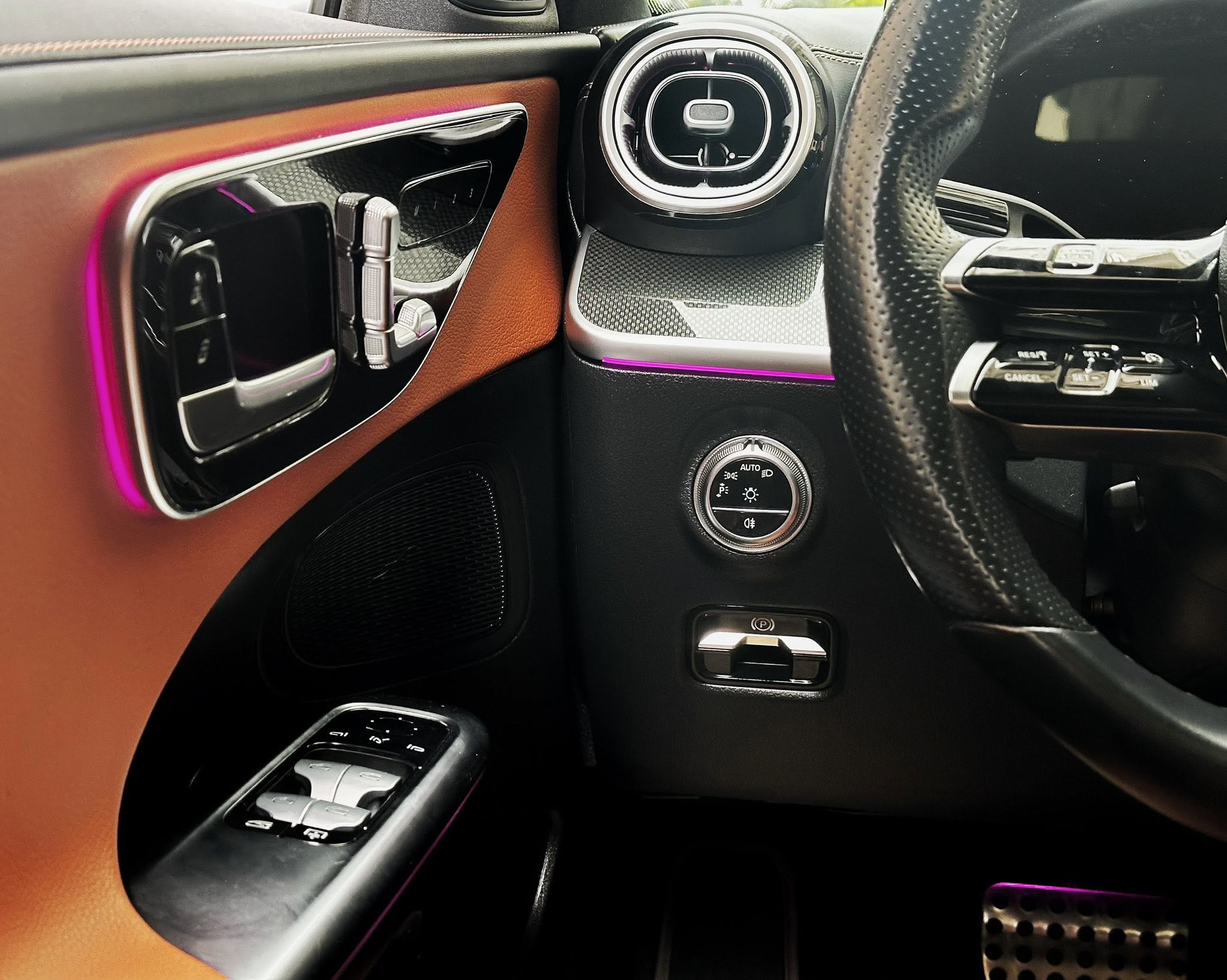 Bán Mercedes-Benz C class C300 AMG CBU năm 2023, màu đen, nhập khẩu giá cạnh tranh
