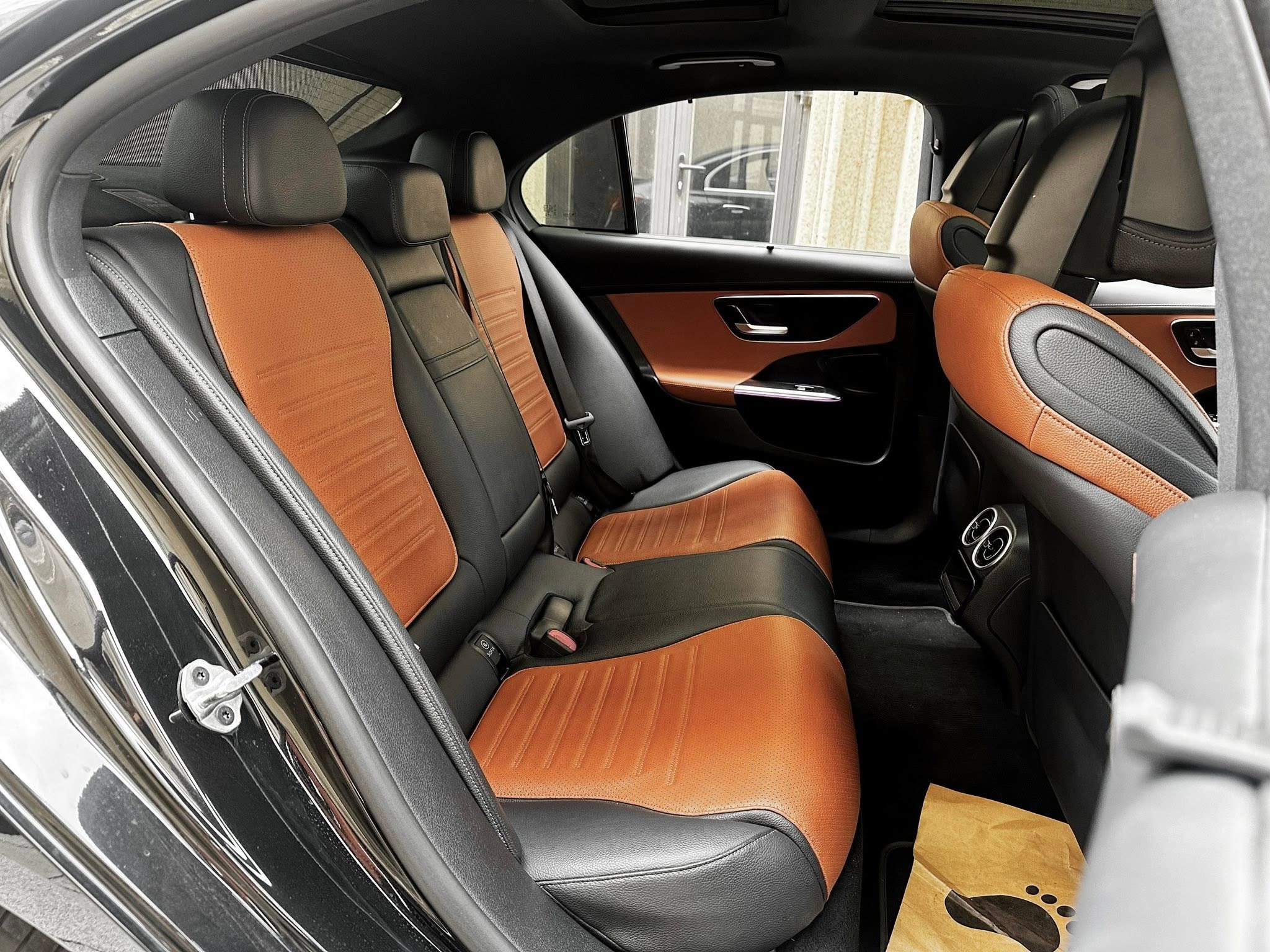 Bán Mercedes-Benz C class C300 AMG CBU năm 2023, màu đen, nhập khẩu giá cạnh tranh