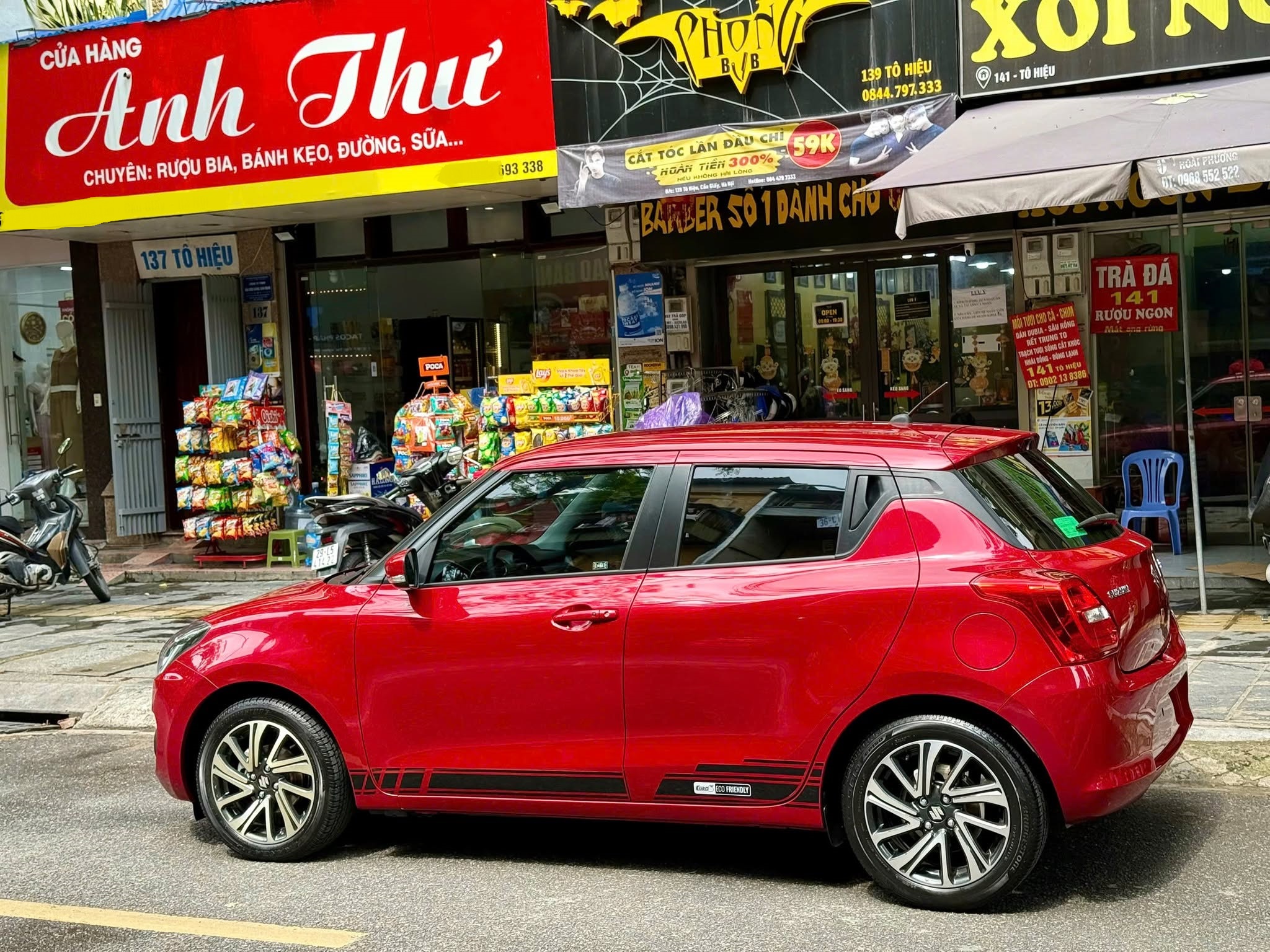 Cần bán Suzuki Swift GLX 1.2 AT sản xuất 2023, màu đỏ, xe nhập giá cạnh tranh