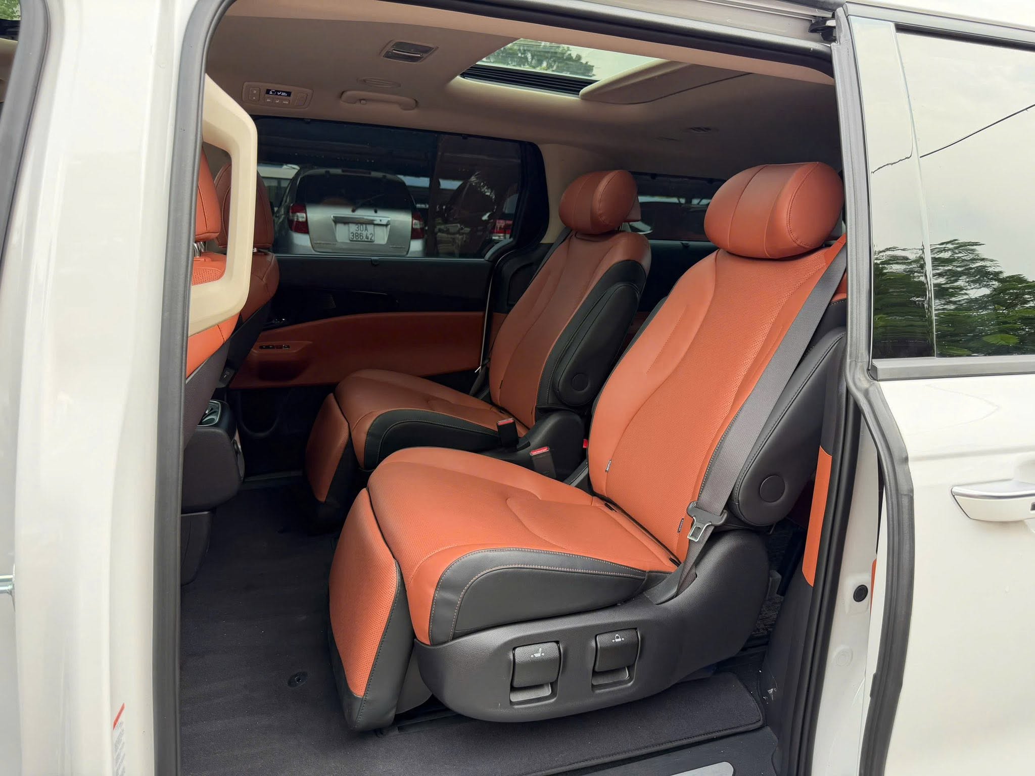 Bán Kia Carnival Signature 2.2D Full dầu năm sản xuất 2025, màu trắng