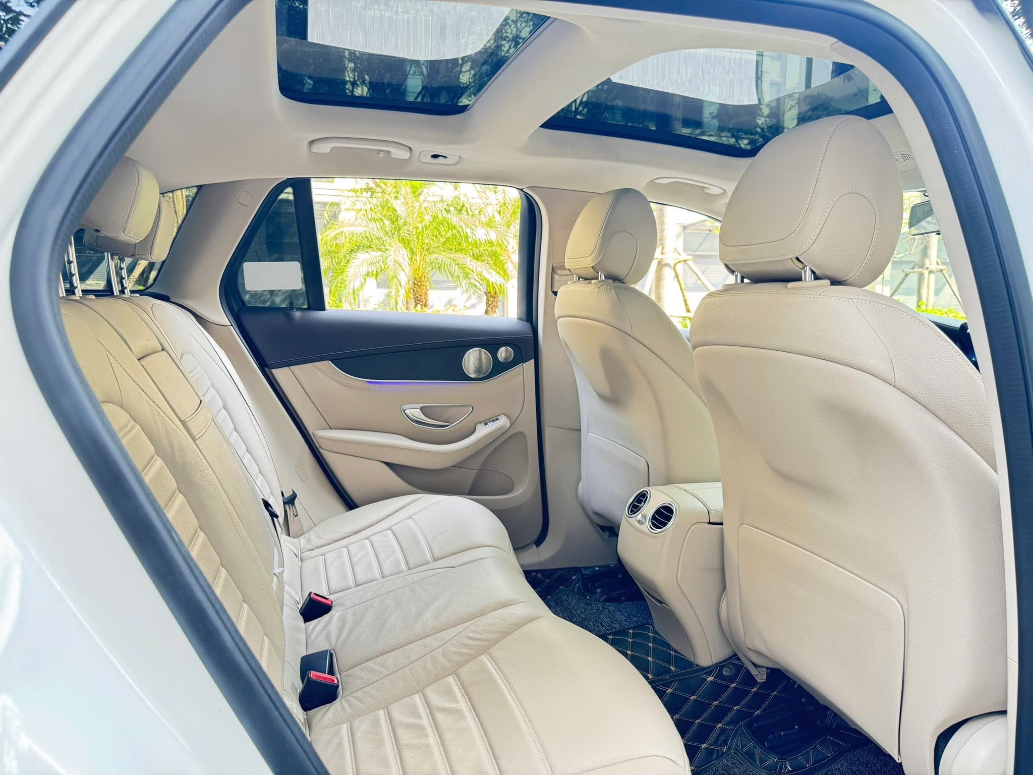 Bán Mercedes-Benz GLC-Class 300 4Matic năm sản xuất 2022, màu trắng, giá tốt