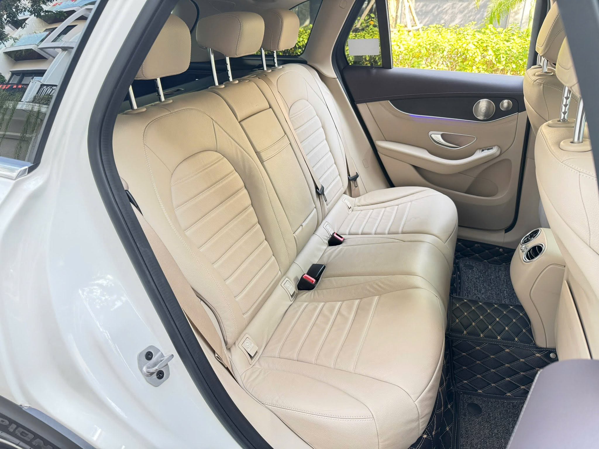 Bán Mercedes-Benz GLC-Class 300 4Matic năm sản xuất 2022, màu trắng, giá tốt