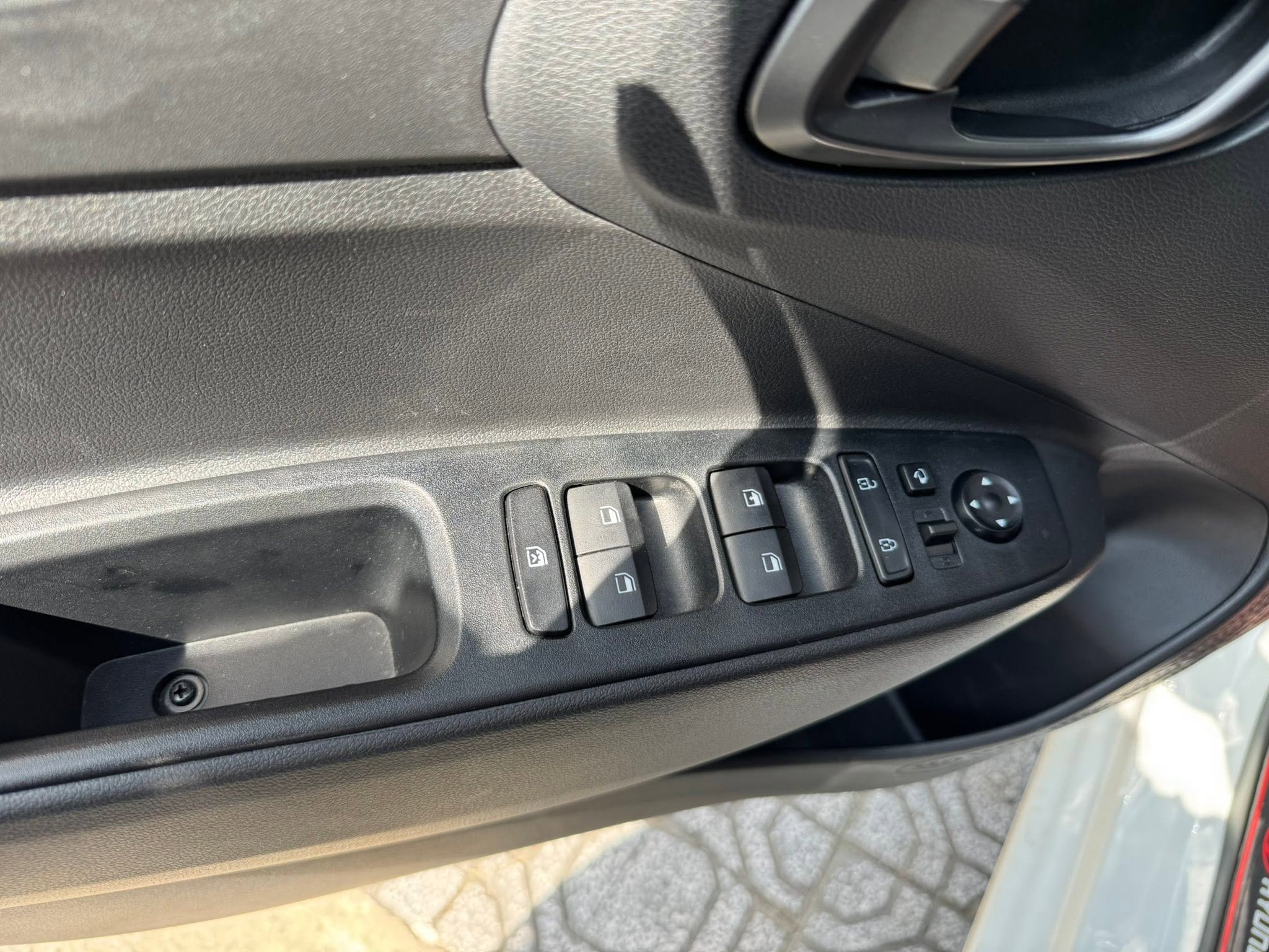 Bán Hyundai i10 1.2 AT năm sản xuất 2025, màu trắng, giá chỉ 399 triệu