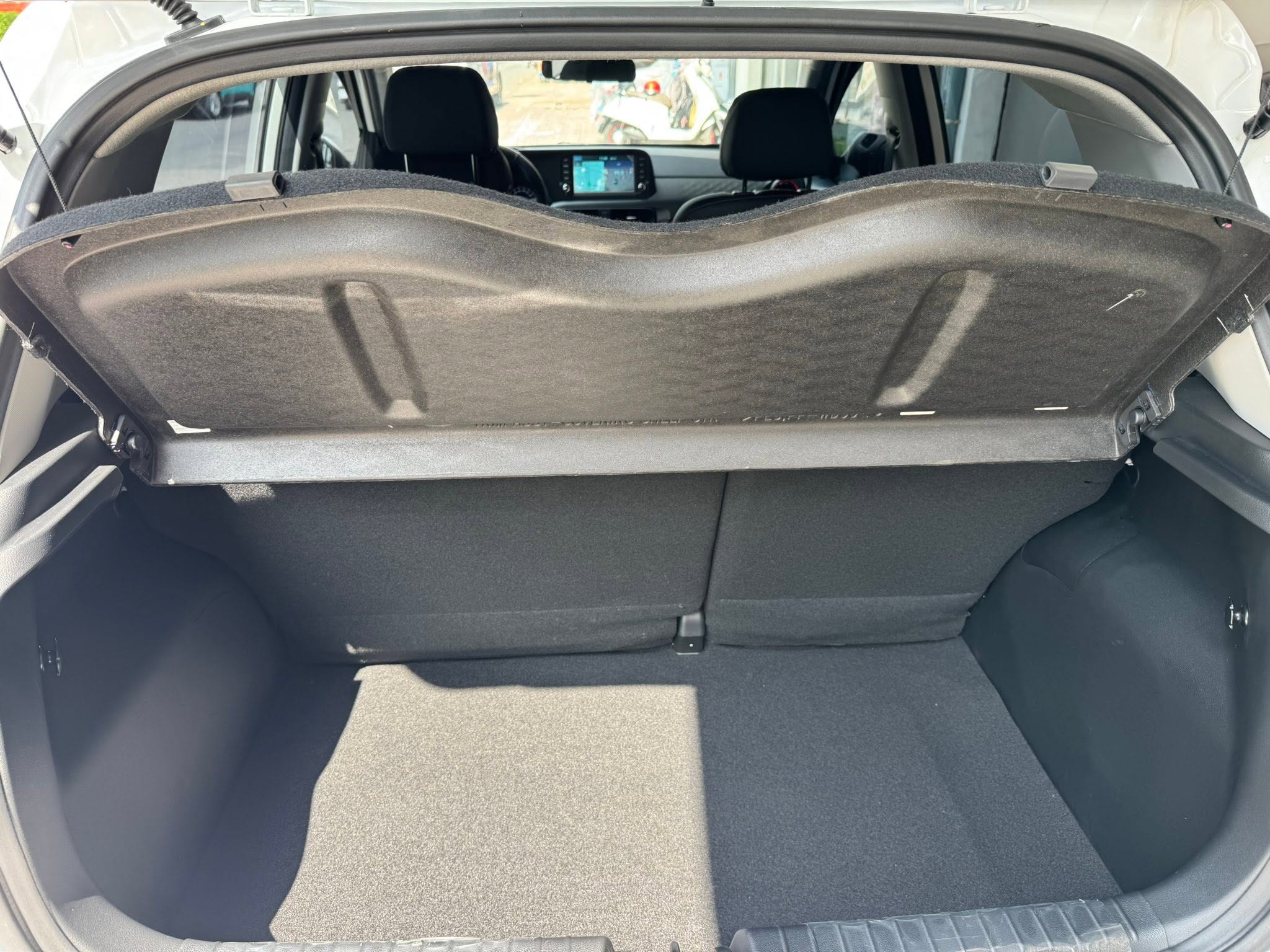 Bán Hyundai i10 1.2 AT năm sản xuất 2025, màu trắng, giá chỉ 399 triệu