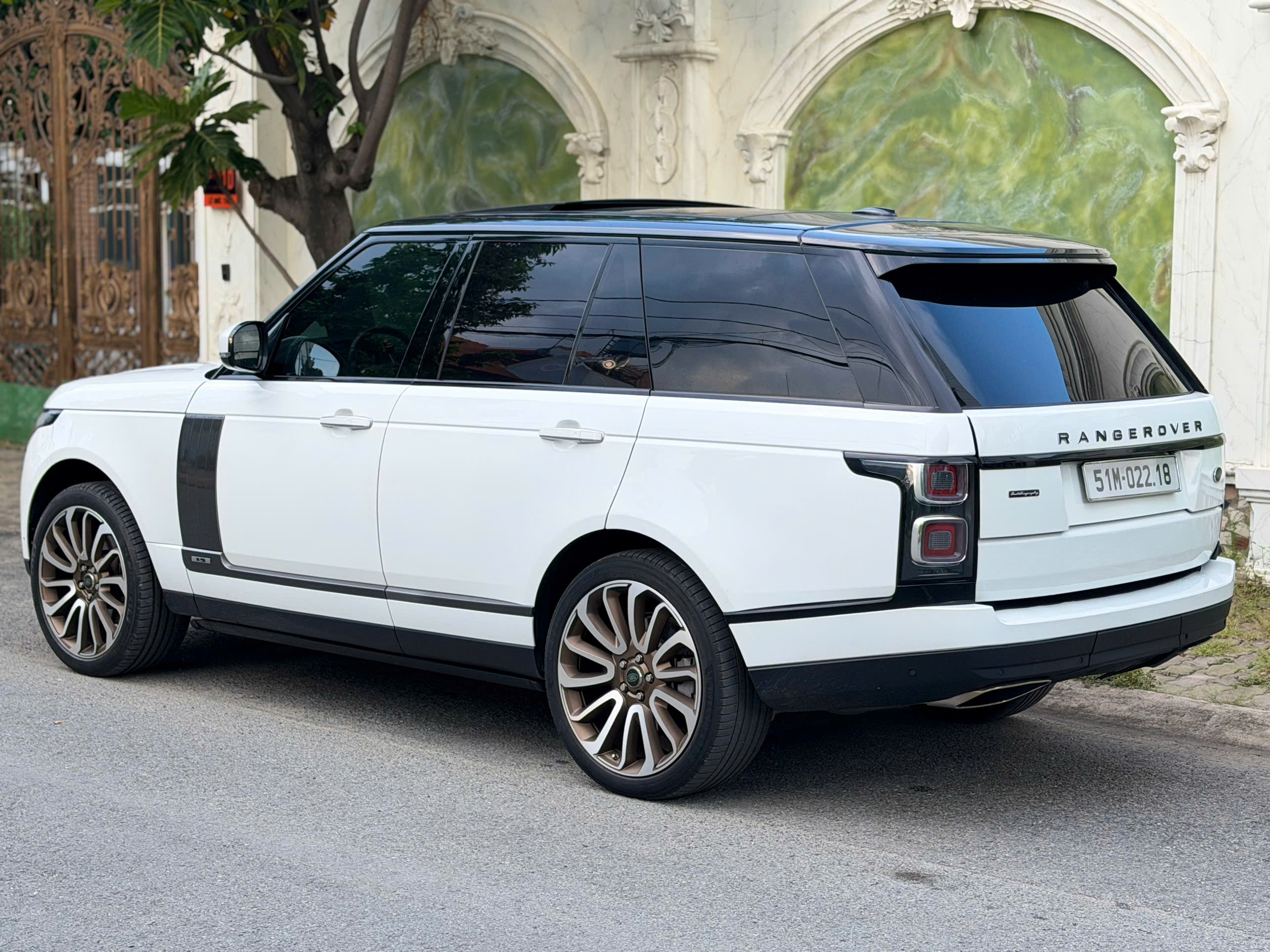 Bán LandRover Range Rover HSE LWB 3.0 sản xuất 2014, màu trắng, giá 1.599tỉ
