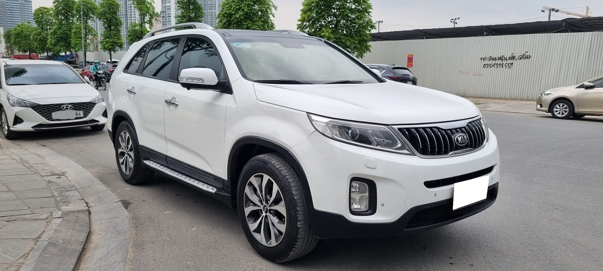 Cần bán xe Kia Sorento DATH Full máy dầu năm sản xuất 2019, màu trắng, giá chỉ 590 triệu