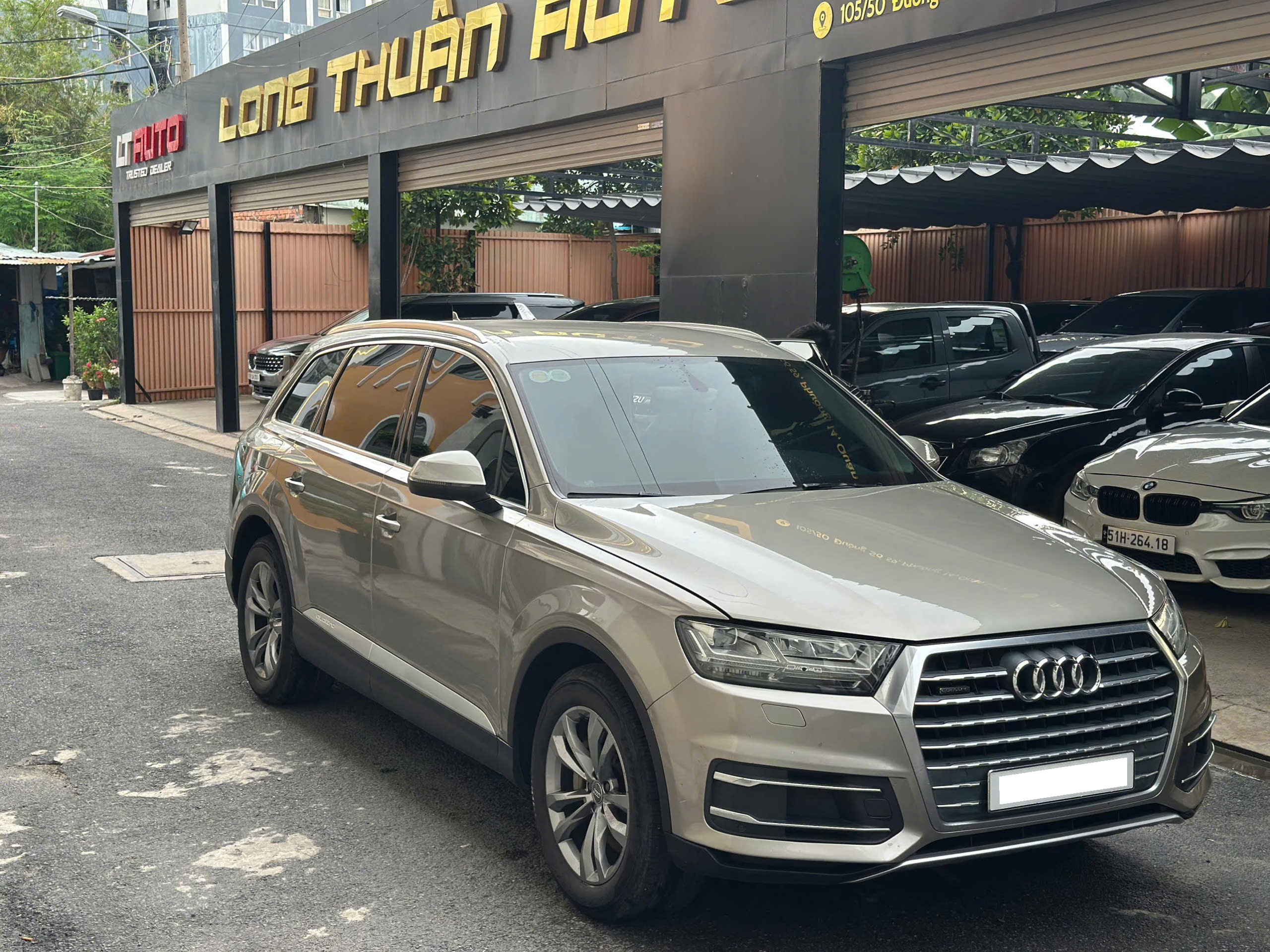 Cần bán xe Audi Q7 2.0 AT sản xuất 2017, màu xám, xe nhập