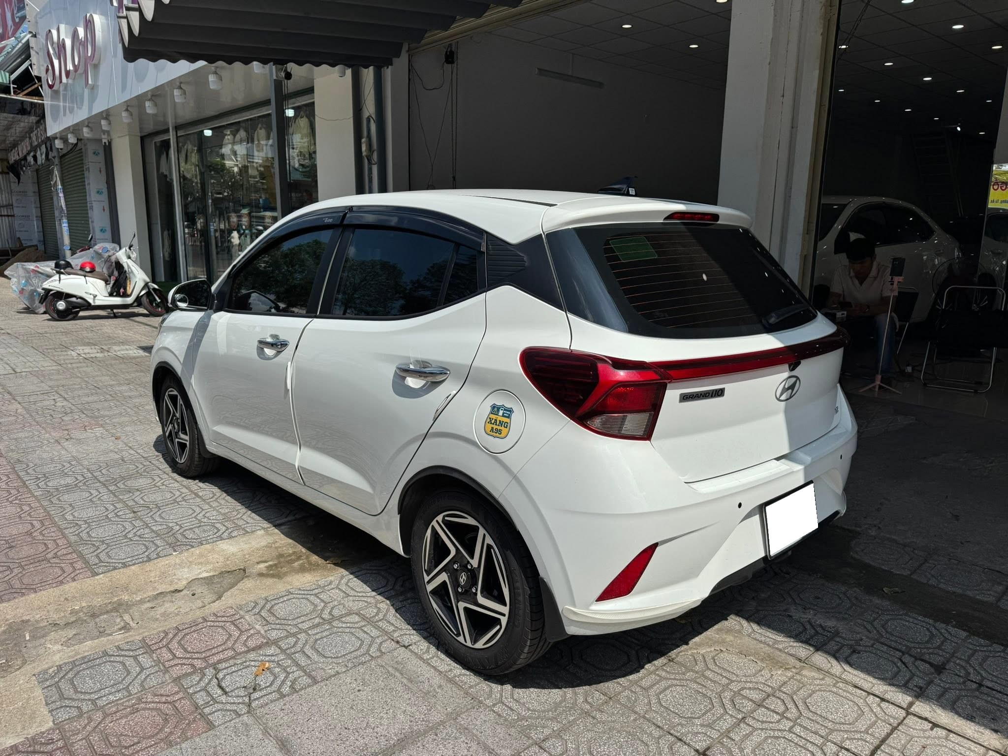 Bán Hyundai i10 1.2 AT năm sản xuất 2025, màu trắng, giá chỉ 399 triệu