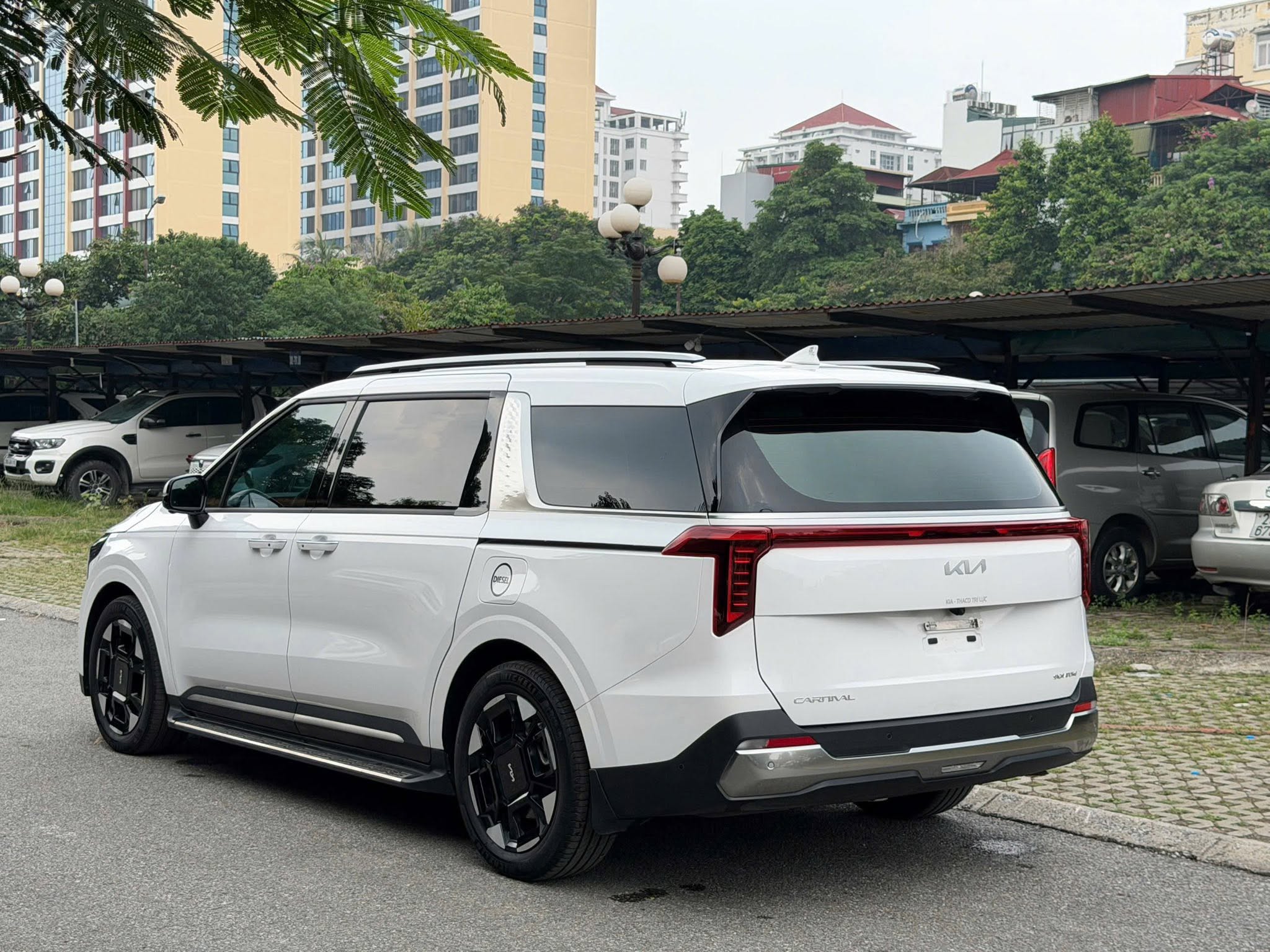 Bán Kia Carnival Signature 2.2D Full dầu năm sản xuất 2025, màu trắng