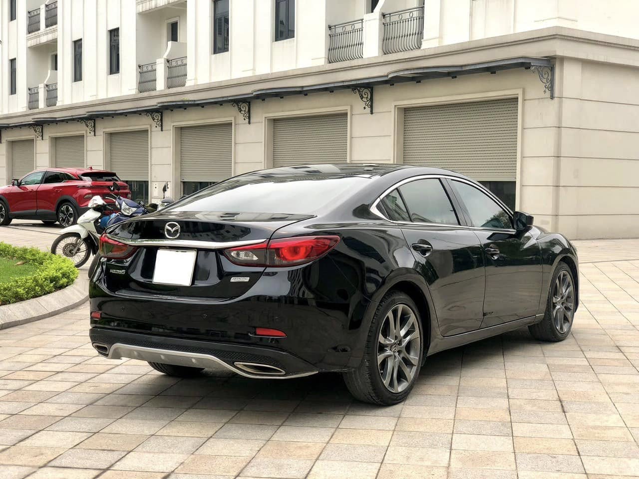 Cần bán Mazda Mazda 6 Premium 2.5 AT năm sản xuất 2019, màu đen