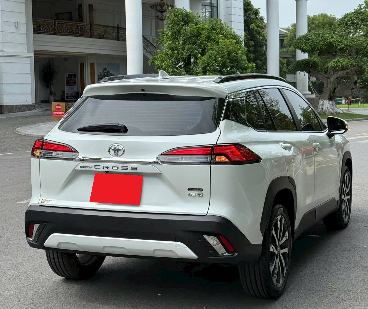 Bán xe Toyota Corolla Cross 1.8V sản xuất năm 2024, màu trắng, nhập khẩu nguyên chiếc