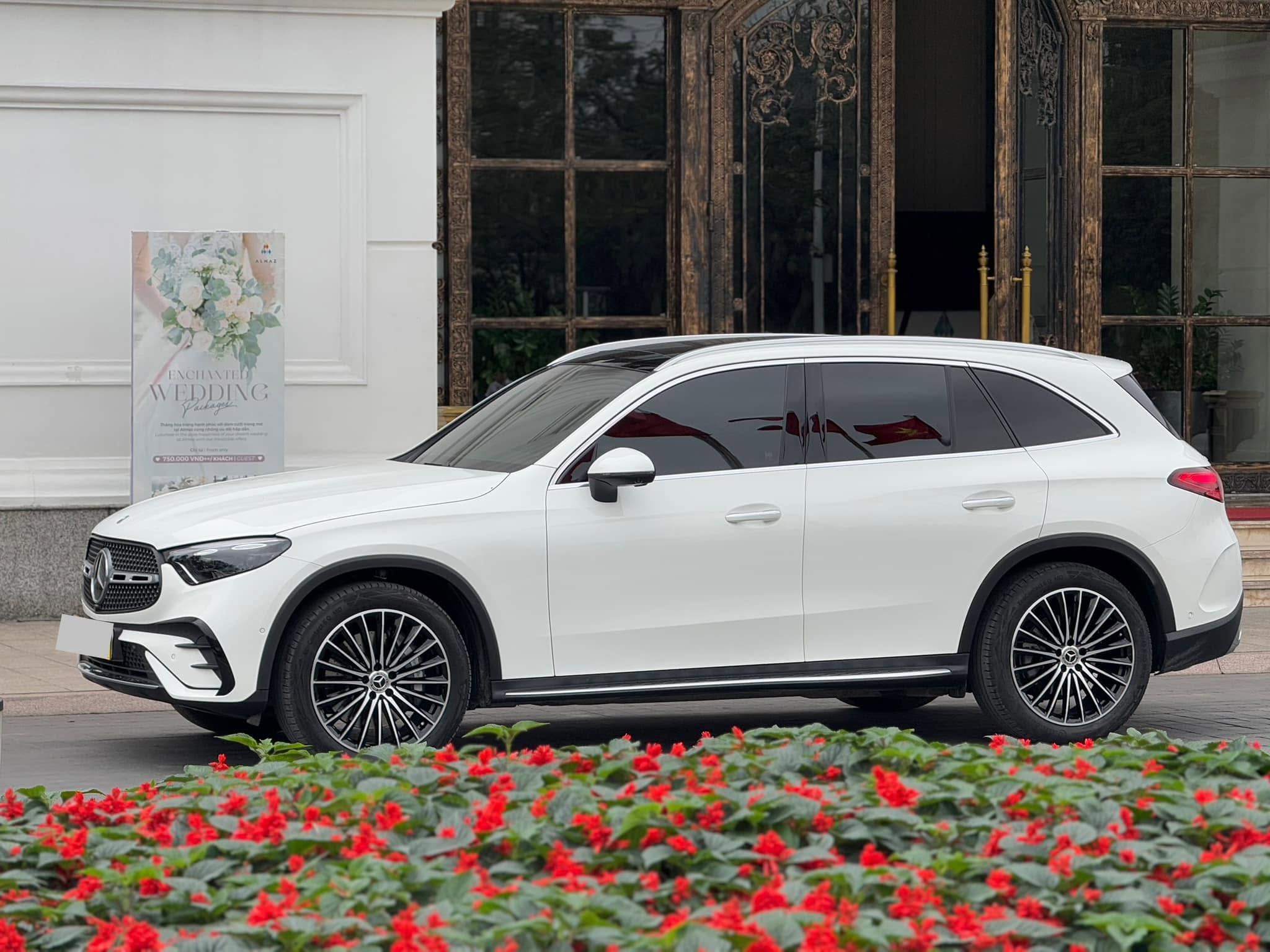 Bán Mercedes-Benz GLC-Class 300 4Matic năm 2024, màu trắng
