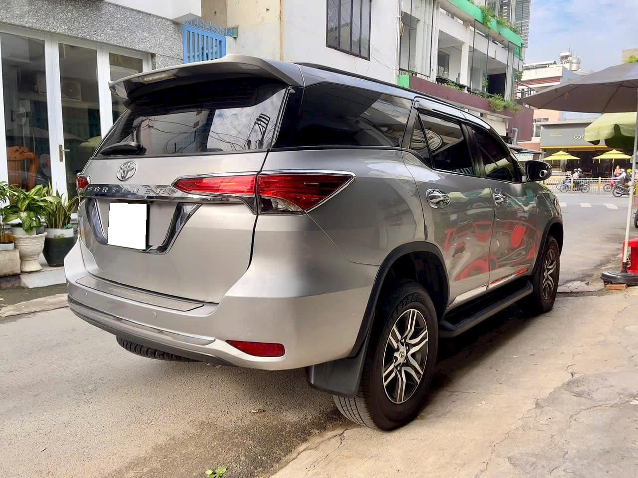 Cần bán xe Toyota Fortuner 2.4G 4x2 AT năm sản xuất 2019, màu bạc, xe nhập giá cạnh tranh