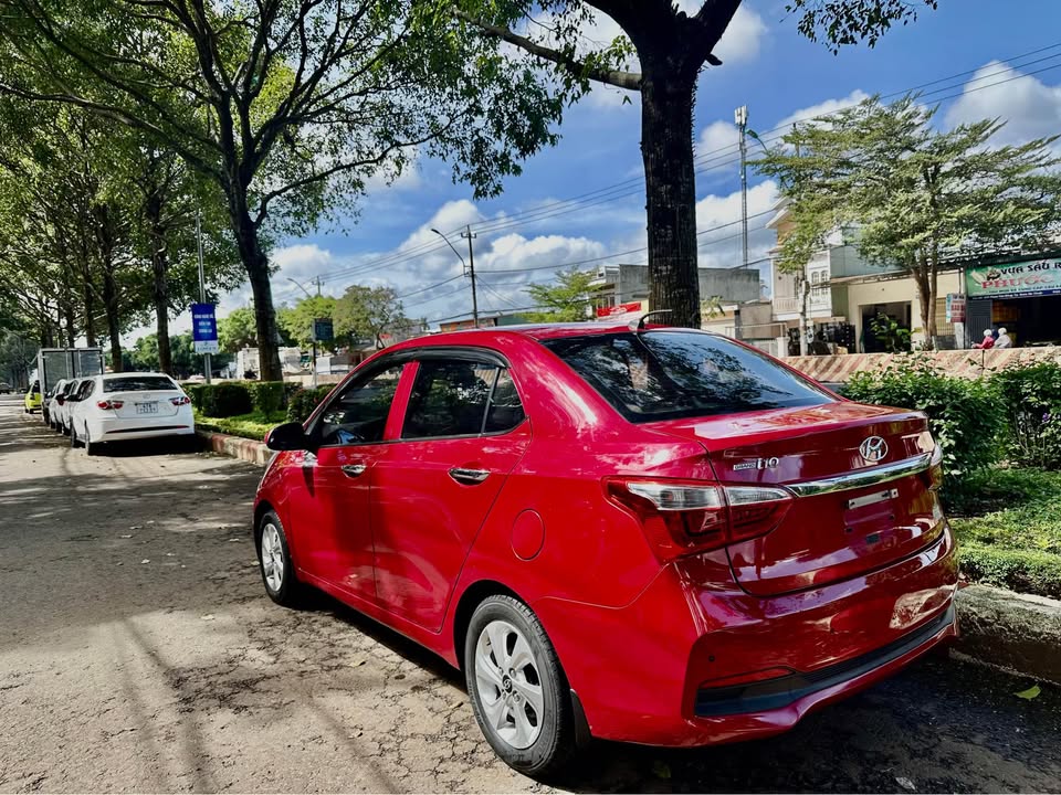 Bán ô tô Hyundai i10 1.2 MT Sedan năm sản xuất 2020, màu đỏ
